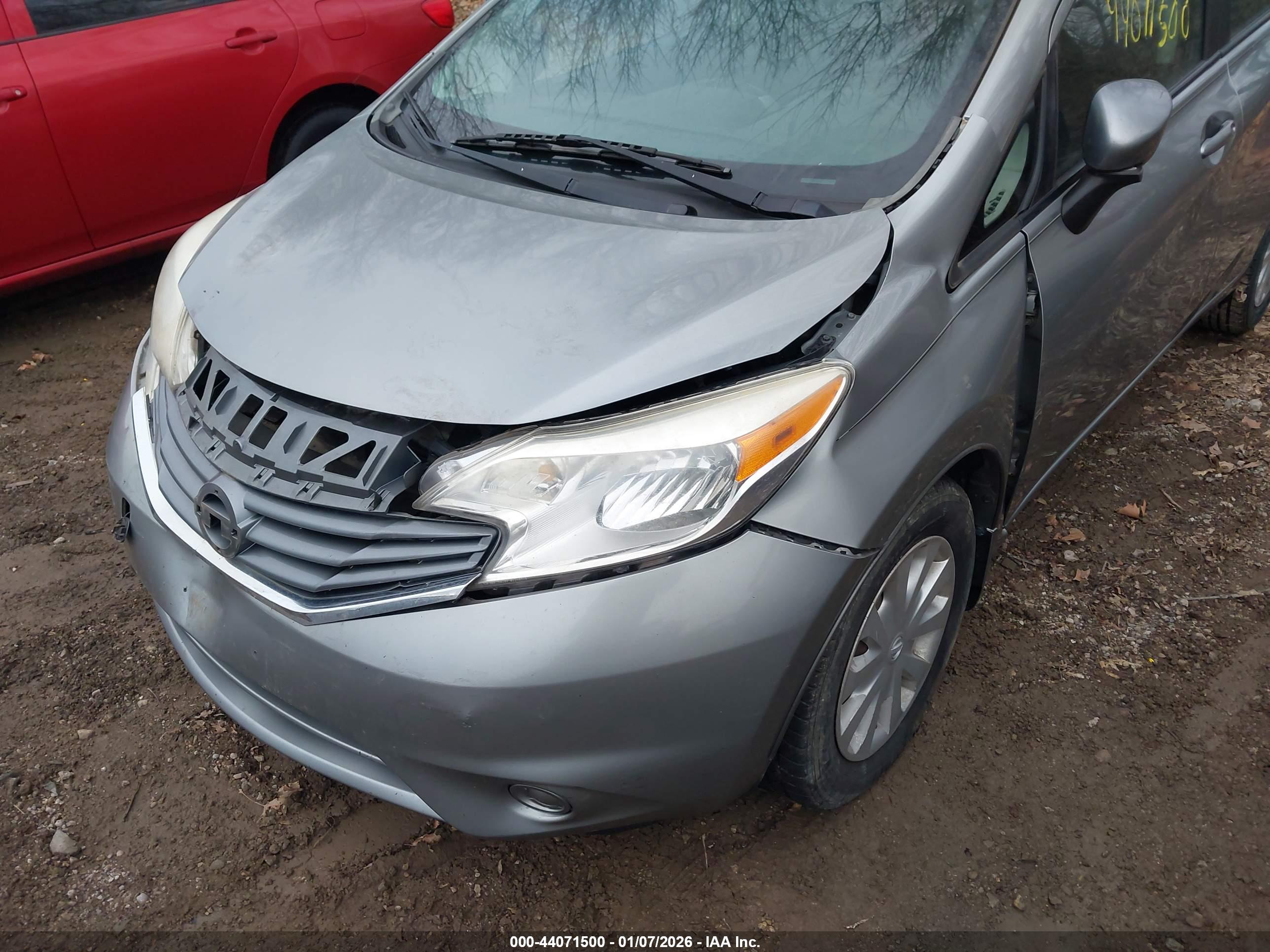 NISSAN VERSA image 6