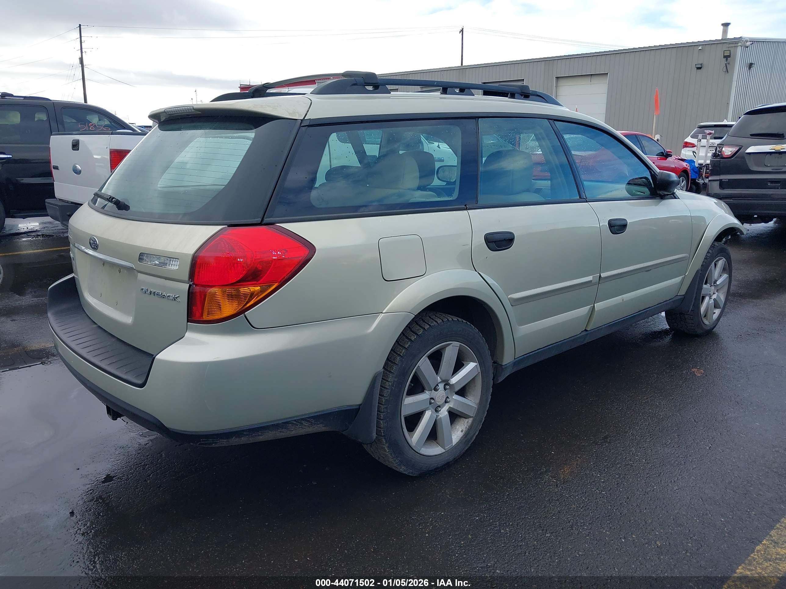 SUBARU OUTBACK image 4