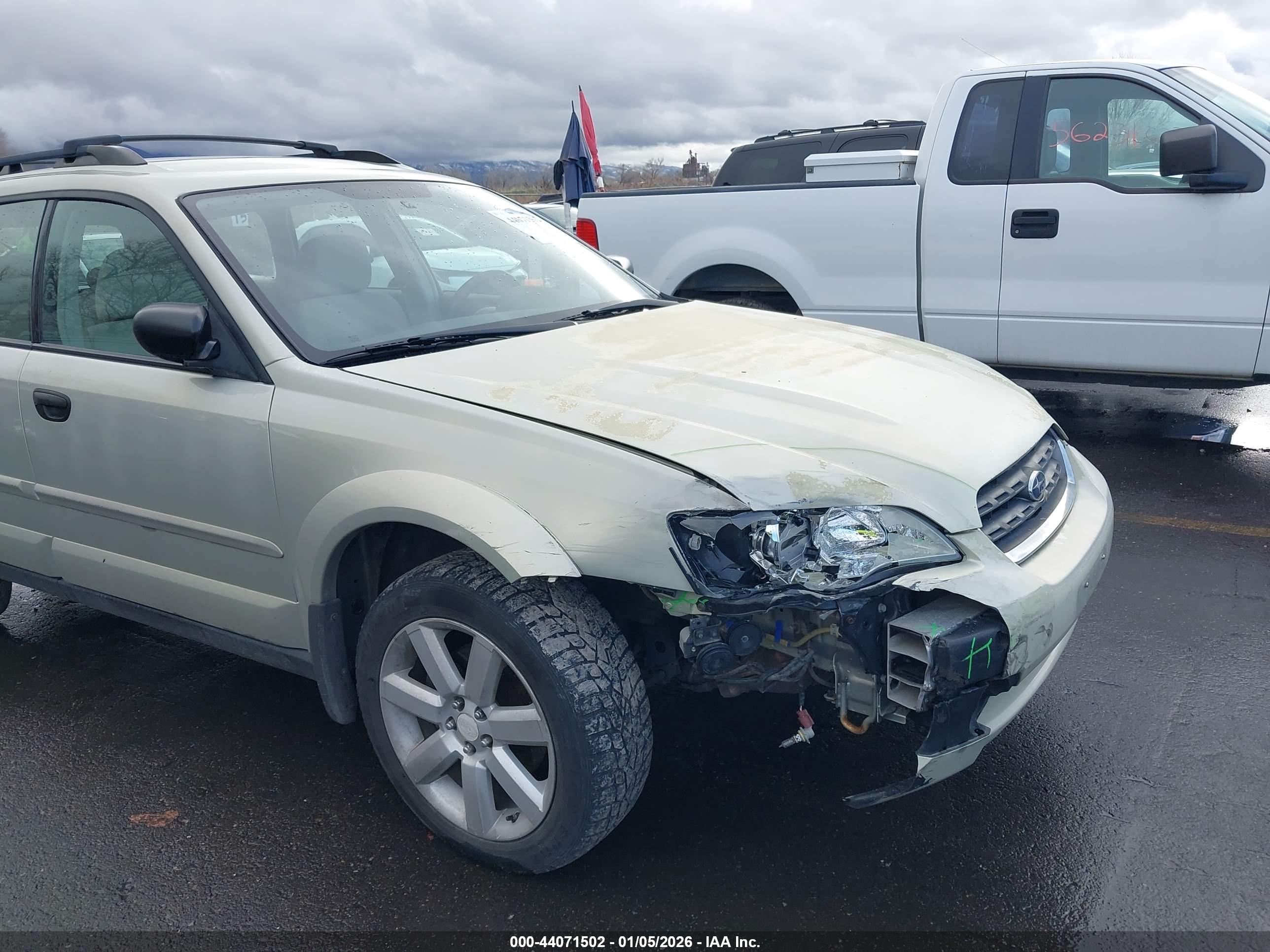 SUBARU OUTBACK image 6