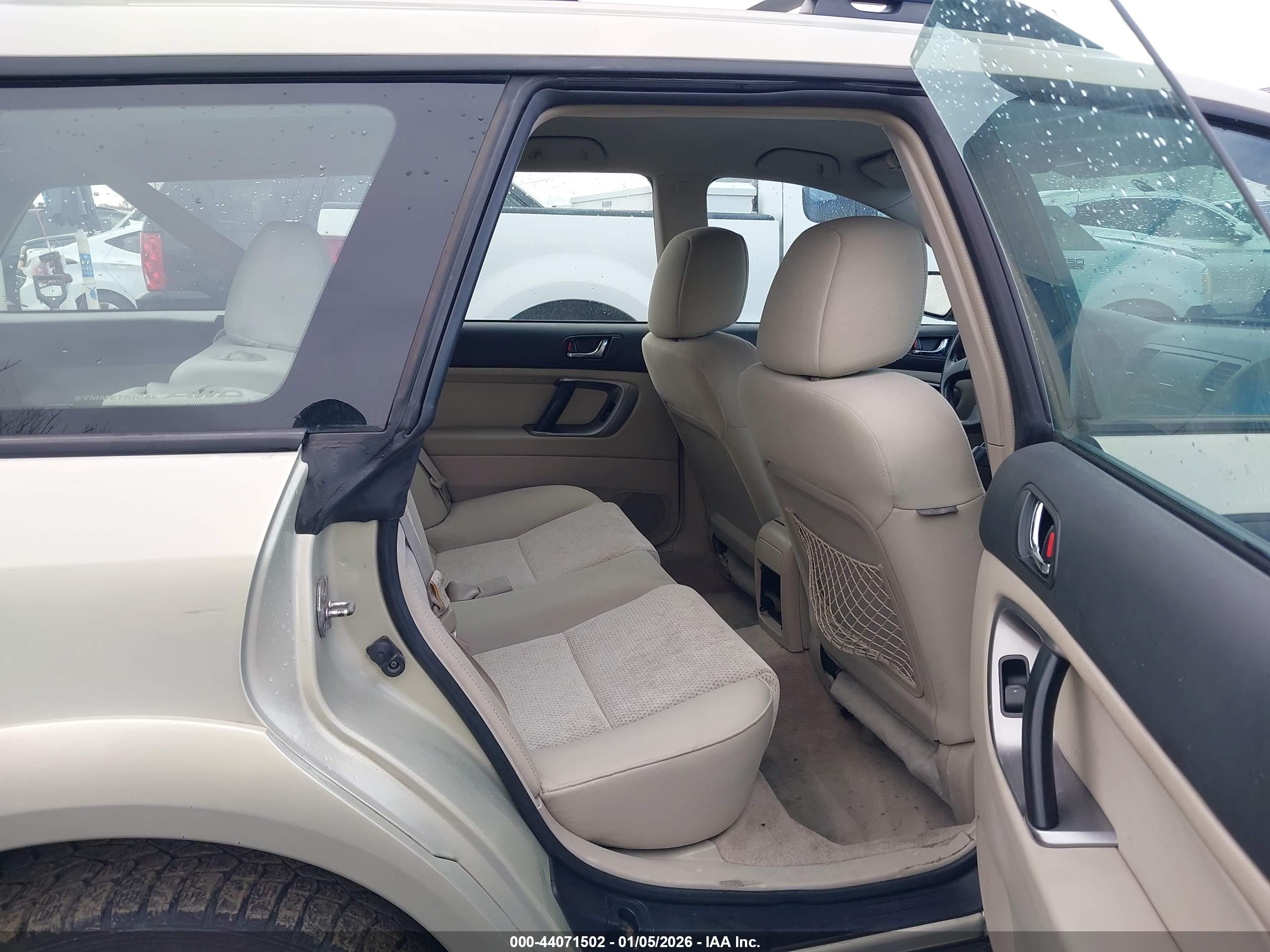 SUBARU OUTBACK image 8