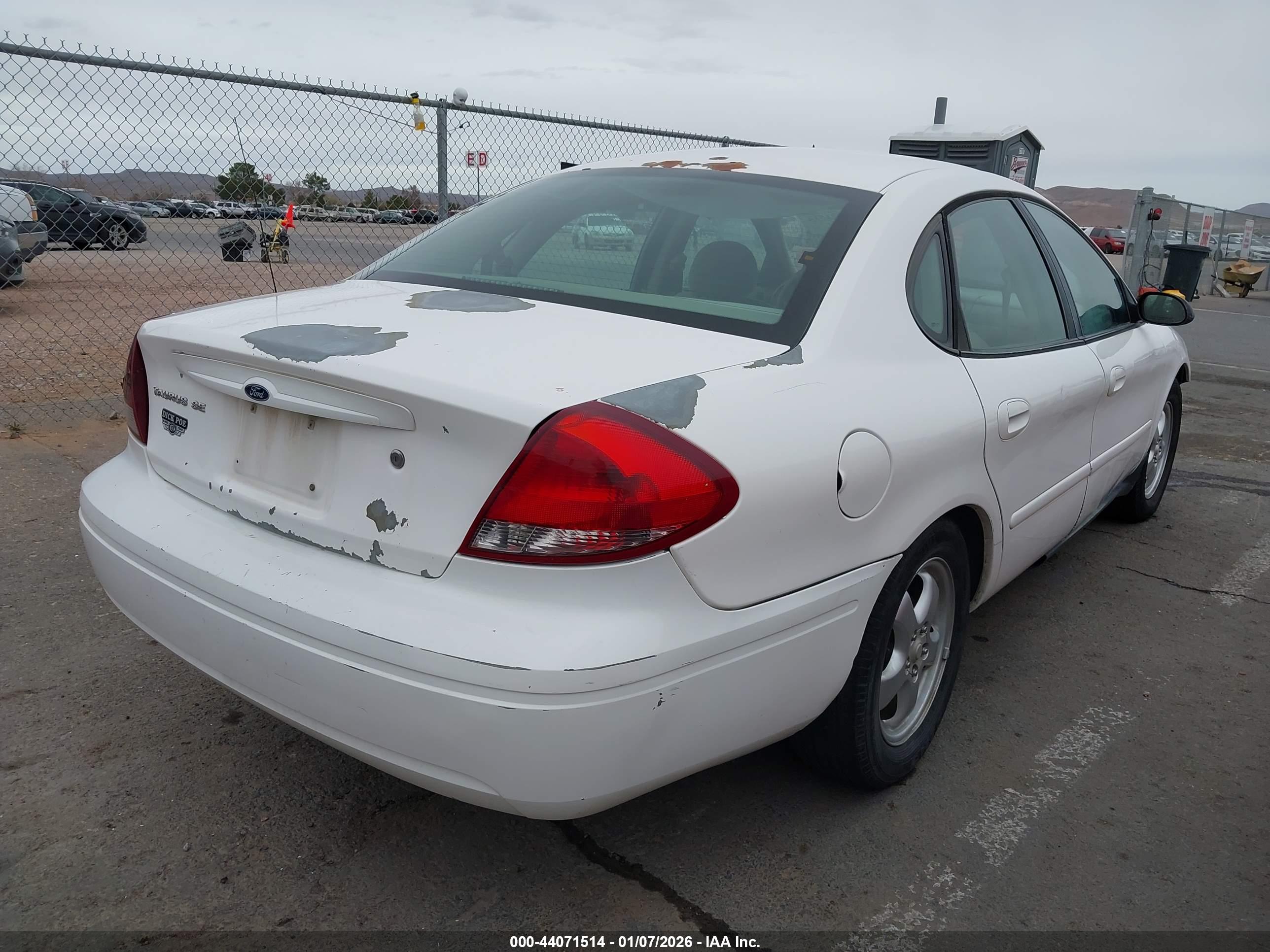 FORD TAURUS image 4