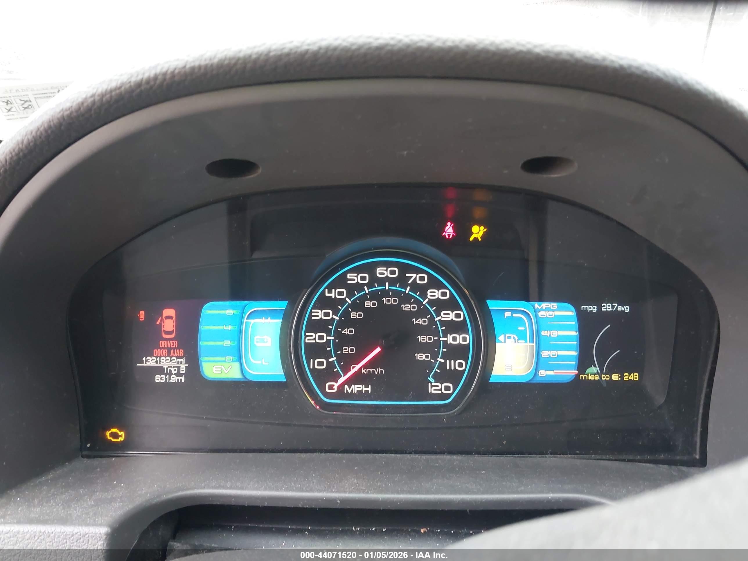 FORD FUSION image 7
