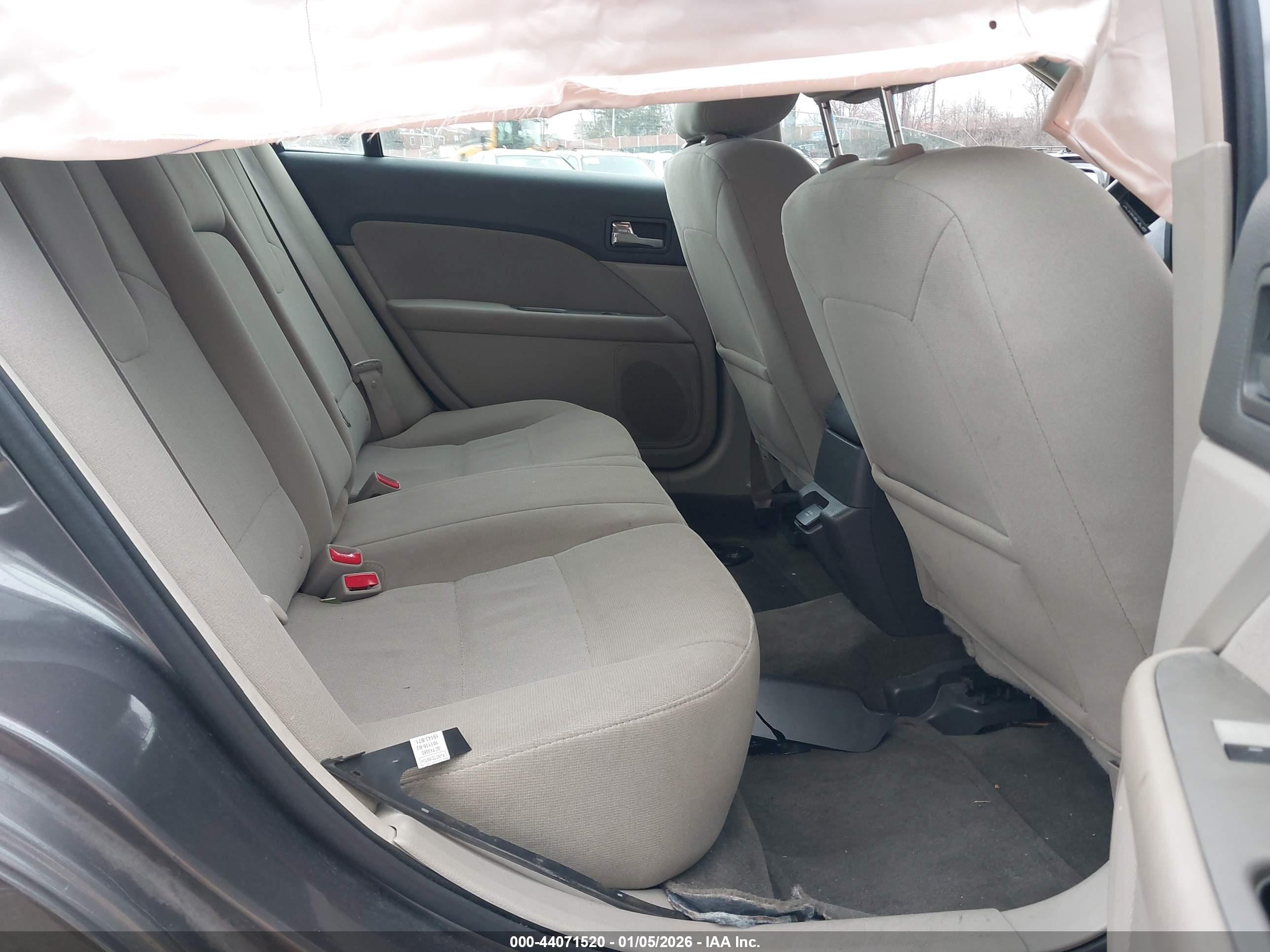 FORD FUSION image 8