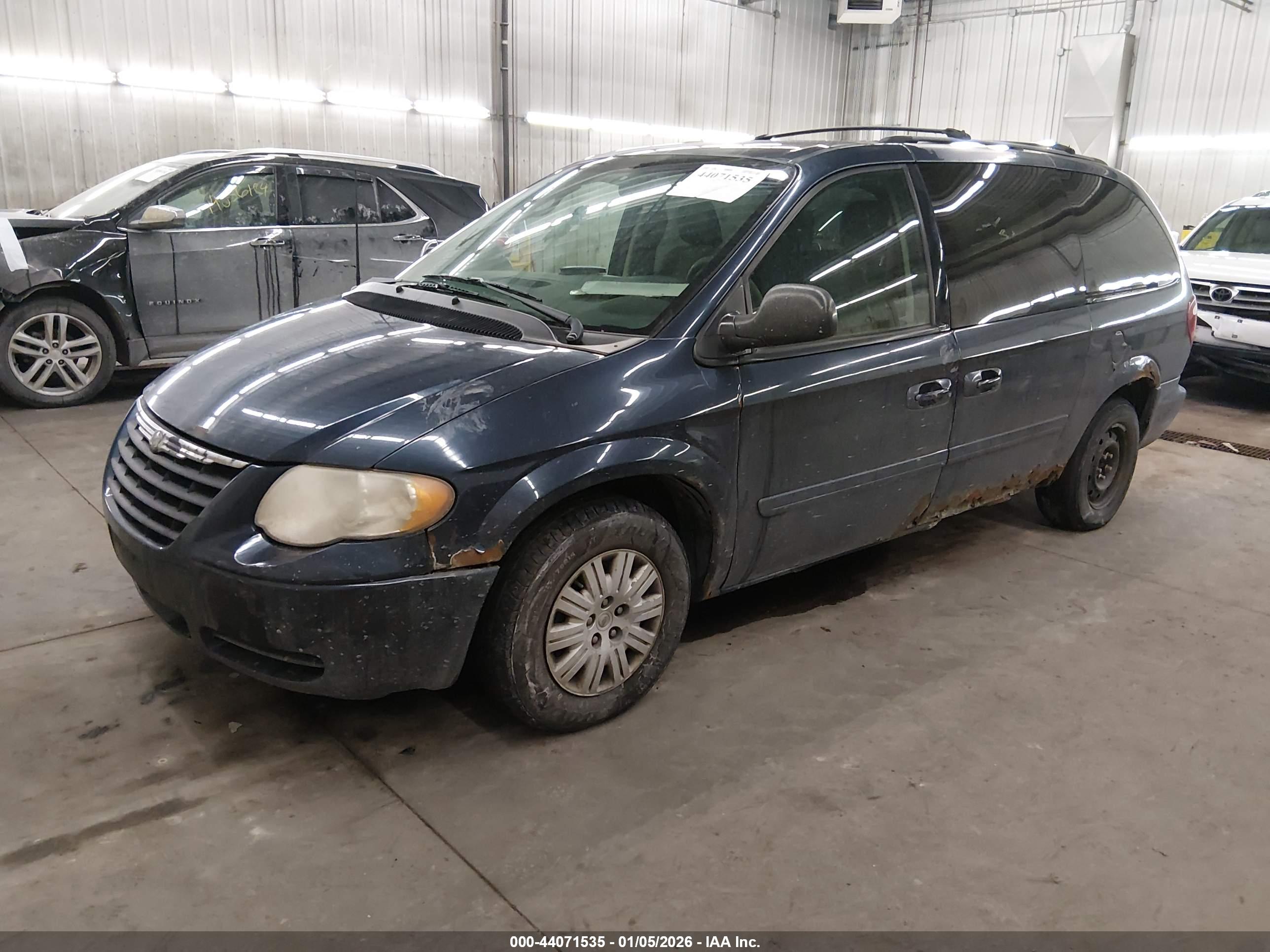 CHRYSLER TOWN image 2
