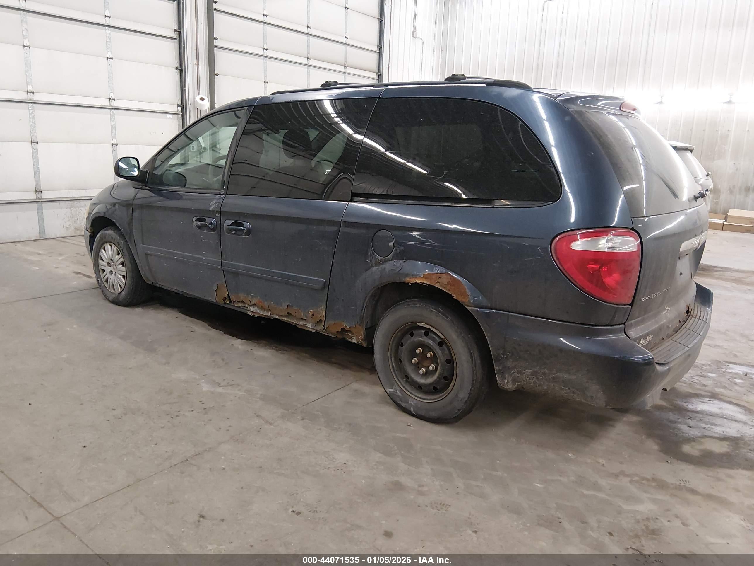 CHRYSLER TOWN image 3