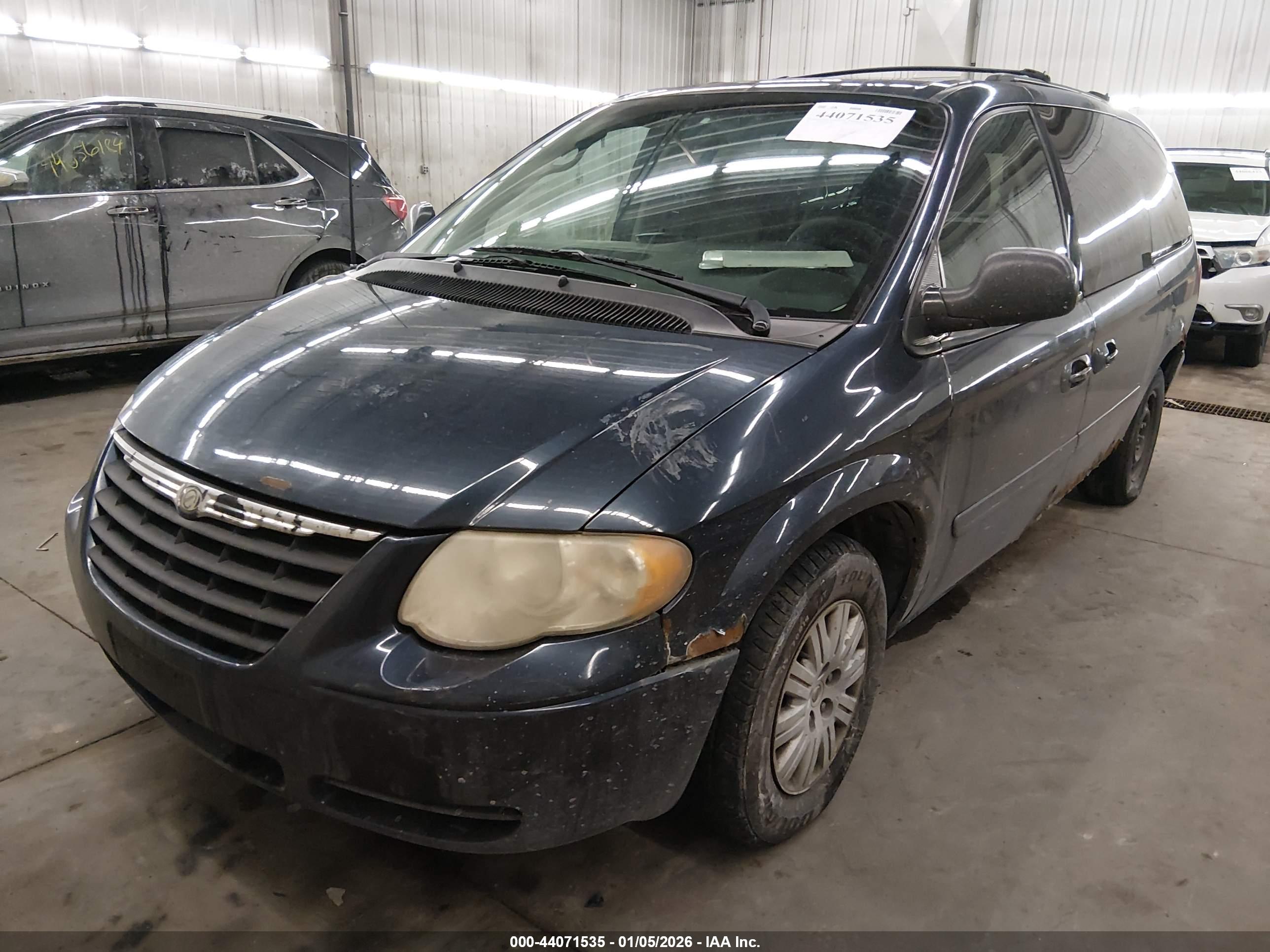 CHRYSLER TOWN image 6