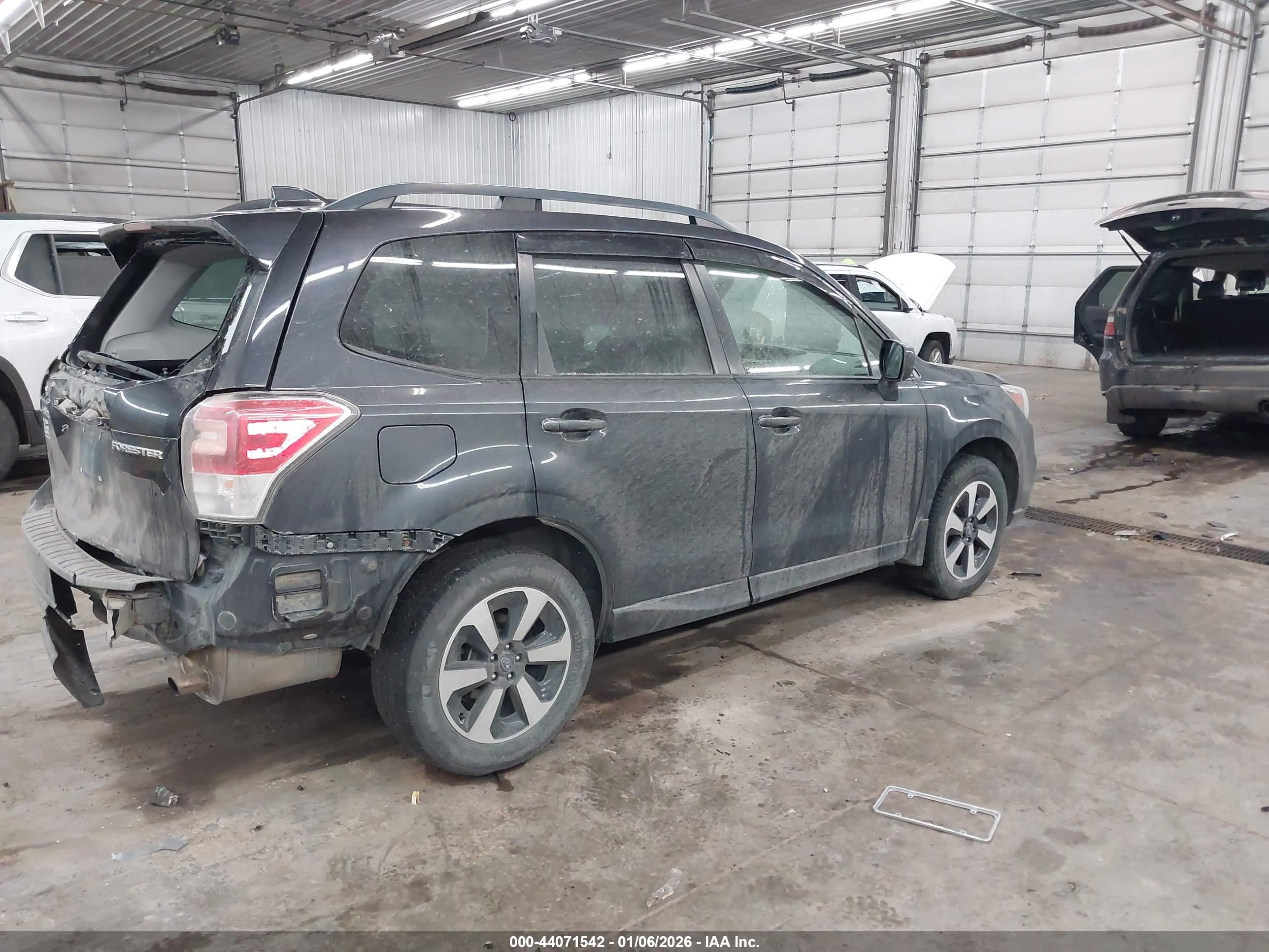 SUBARU FORESTER image 4