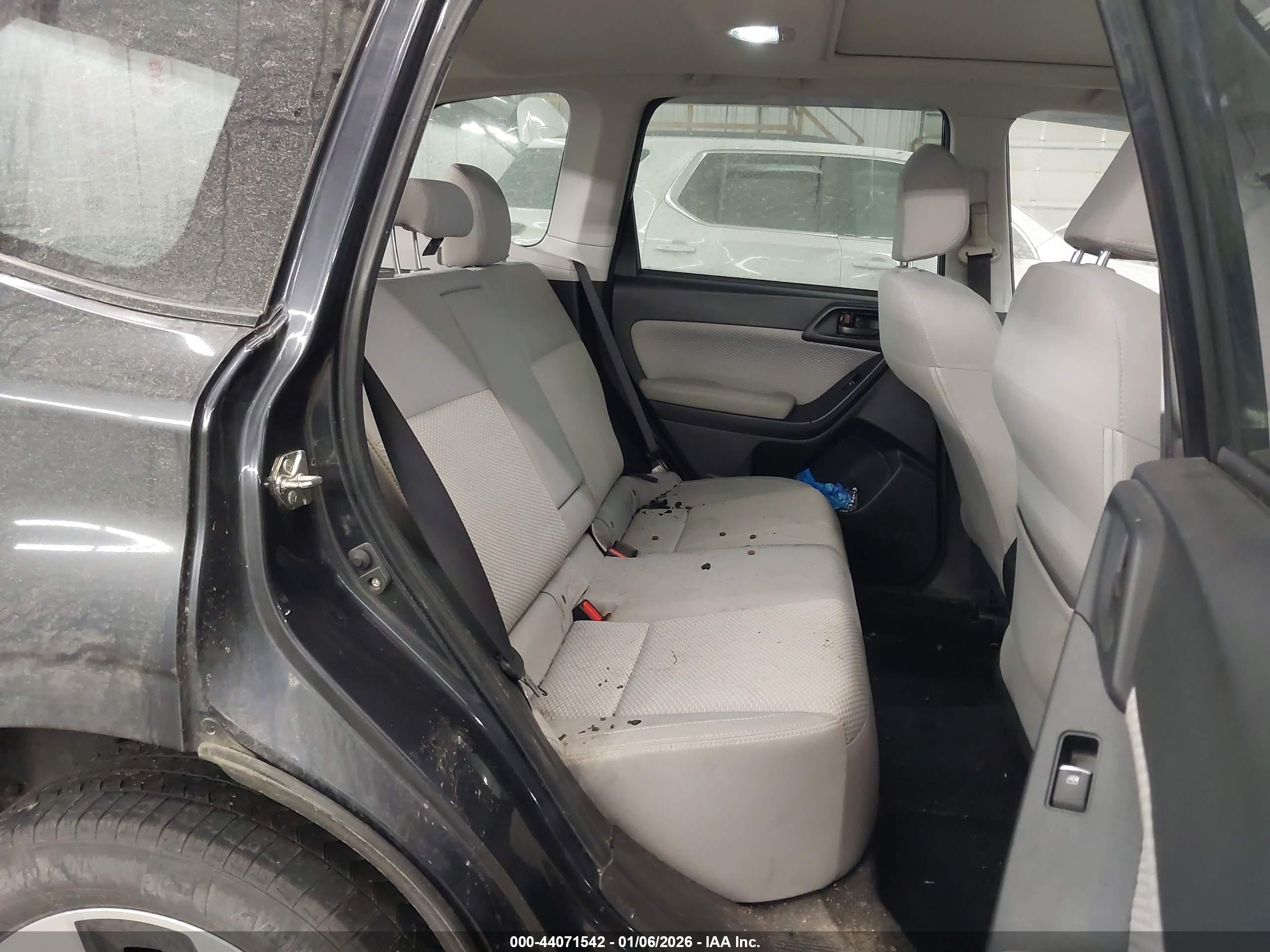 SUBARU FORESTER image 8