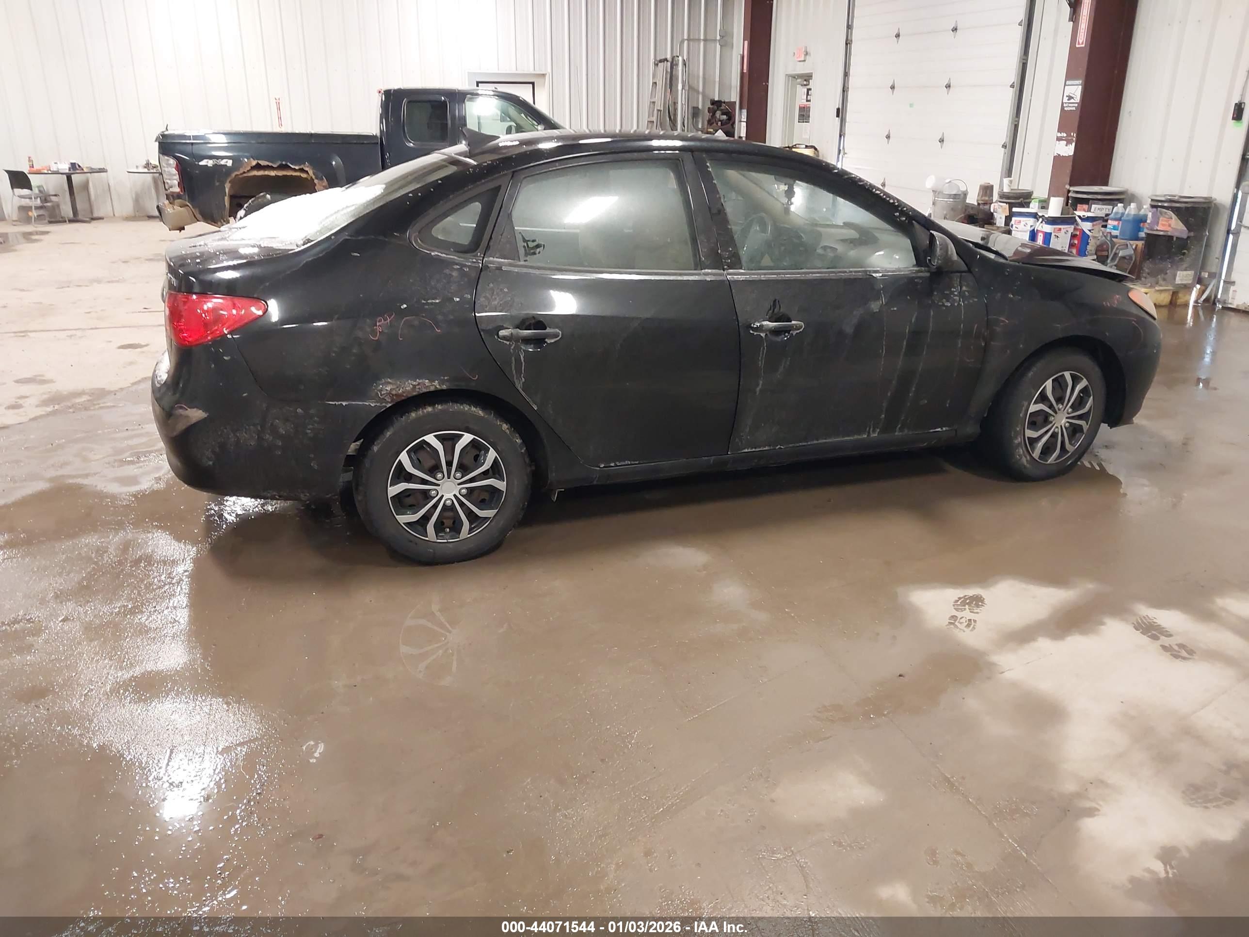 HYUNDAI ELANTRA image 4