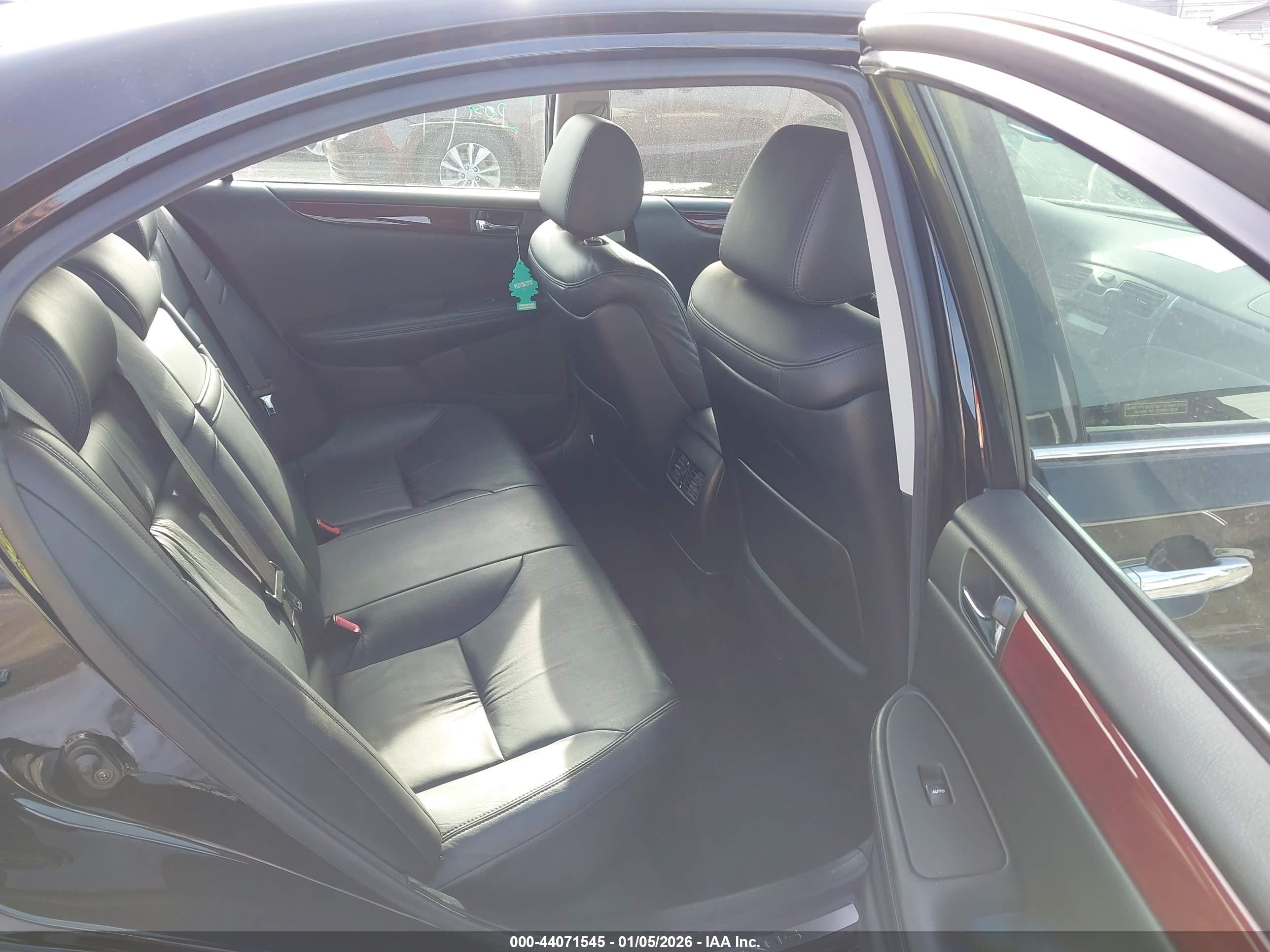 LEXUS ES image 8