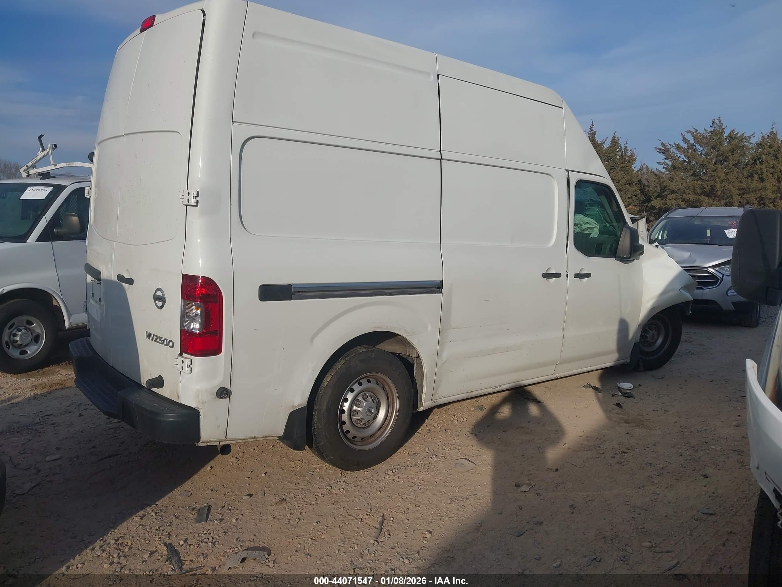 NISSAN NV image 4