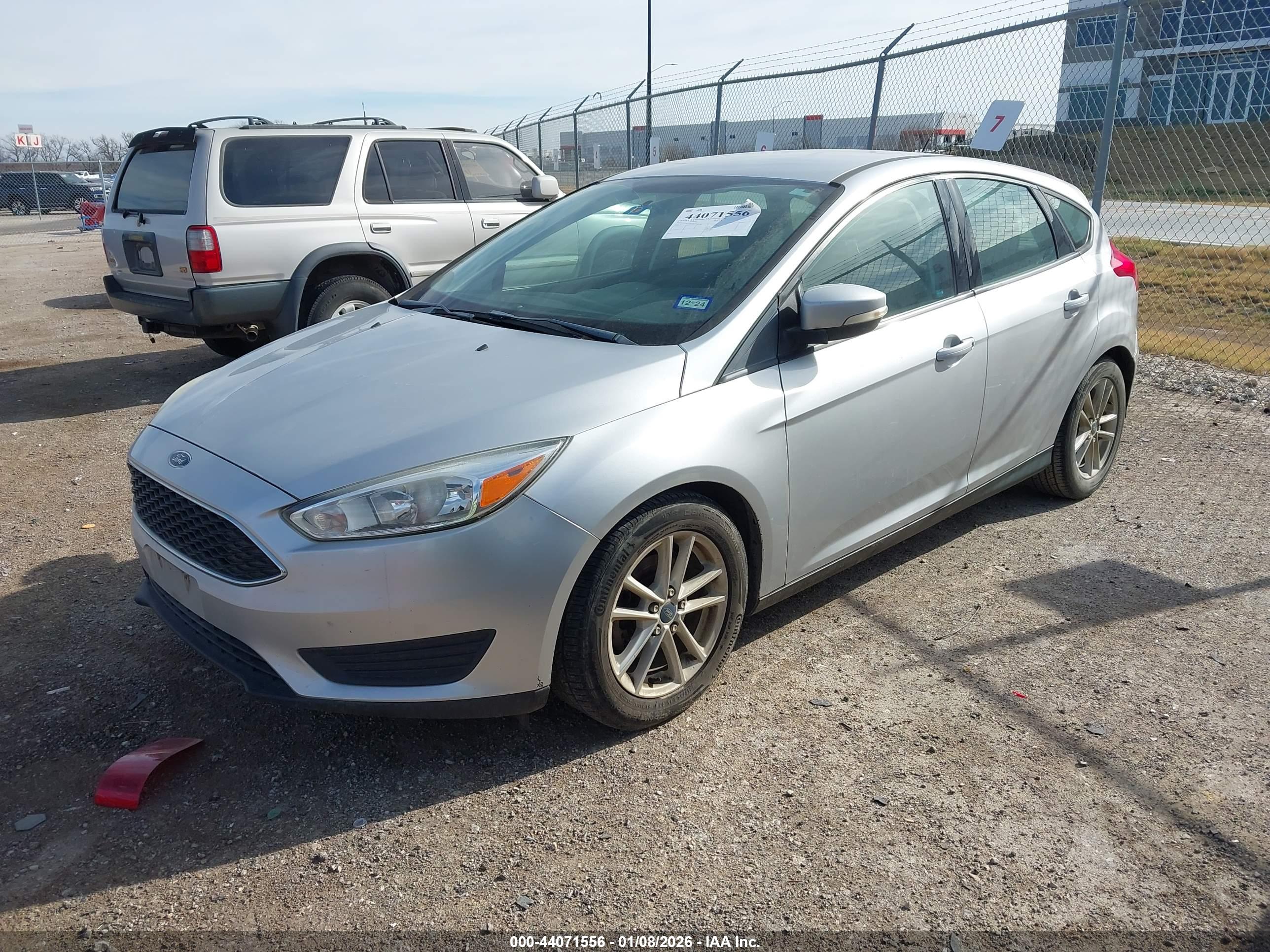 FORD FOCUS image 2
