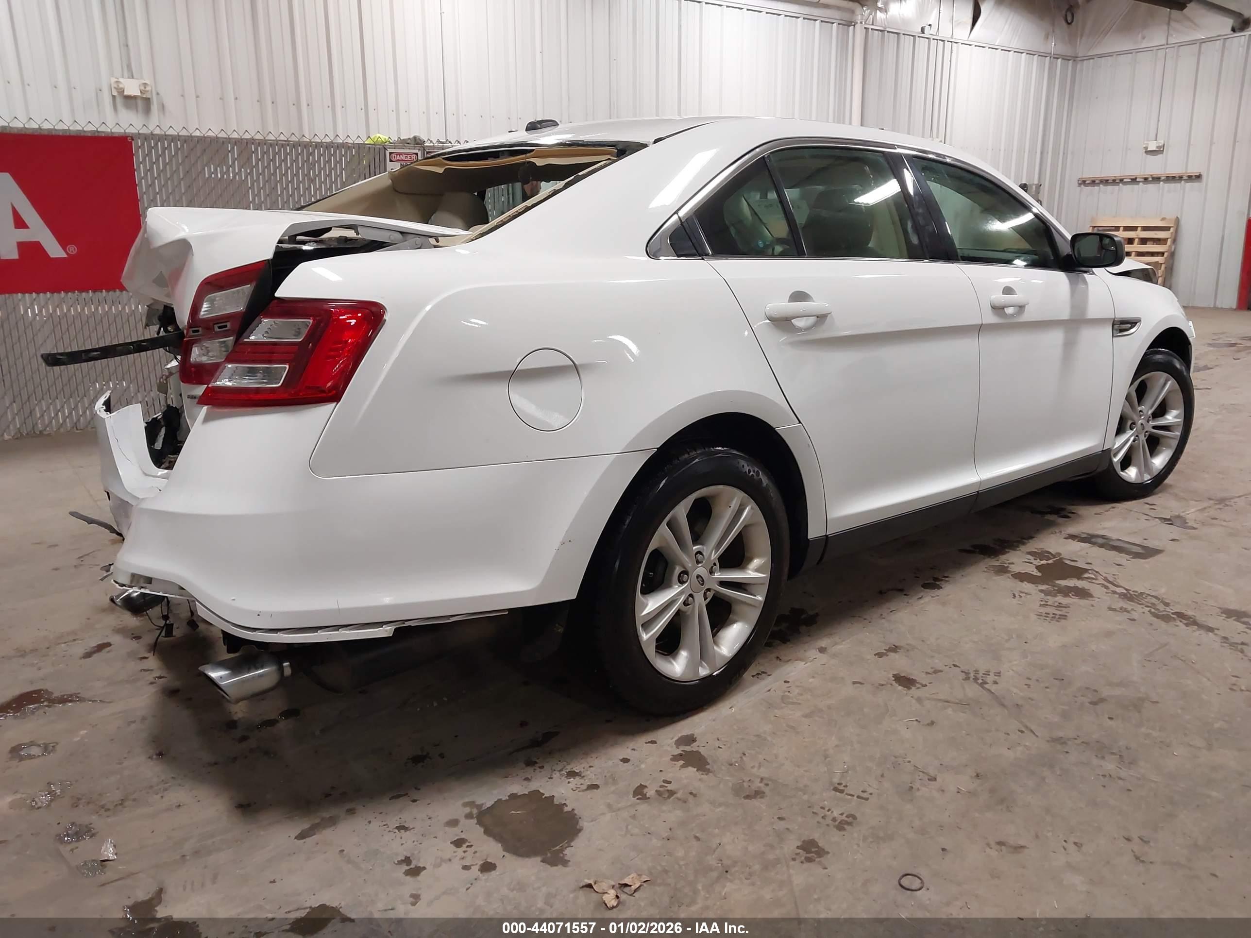 FORD TAURUS image 4