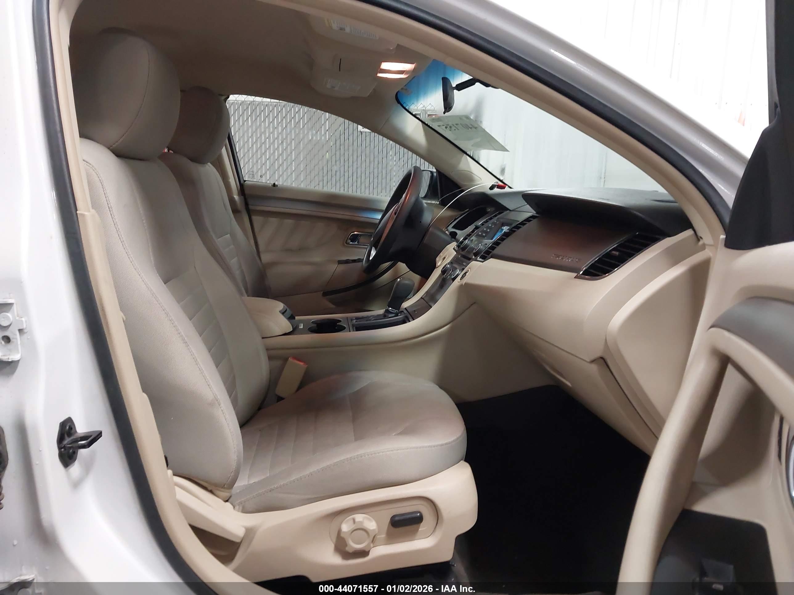 FORD TAURUS image 5