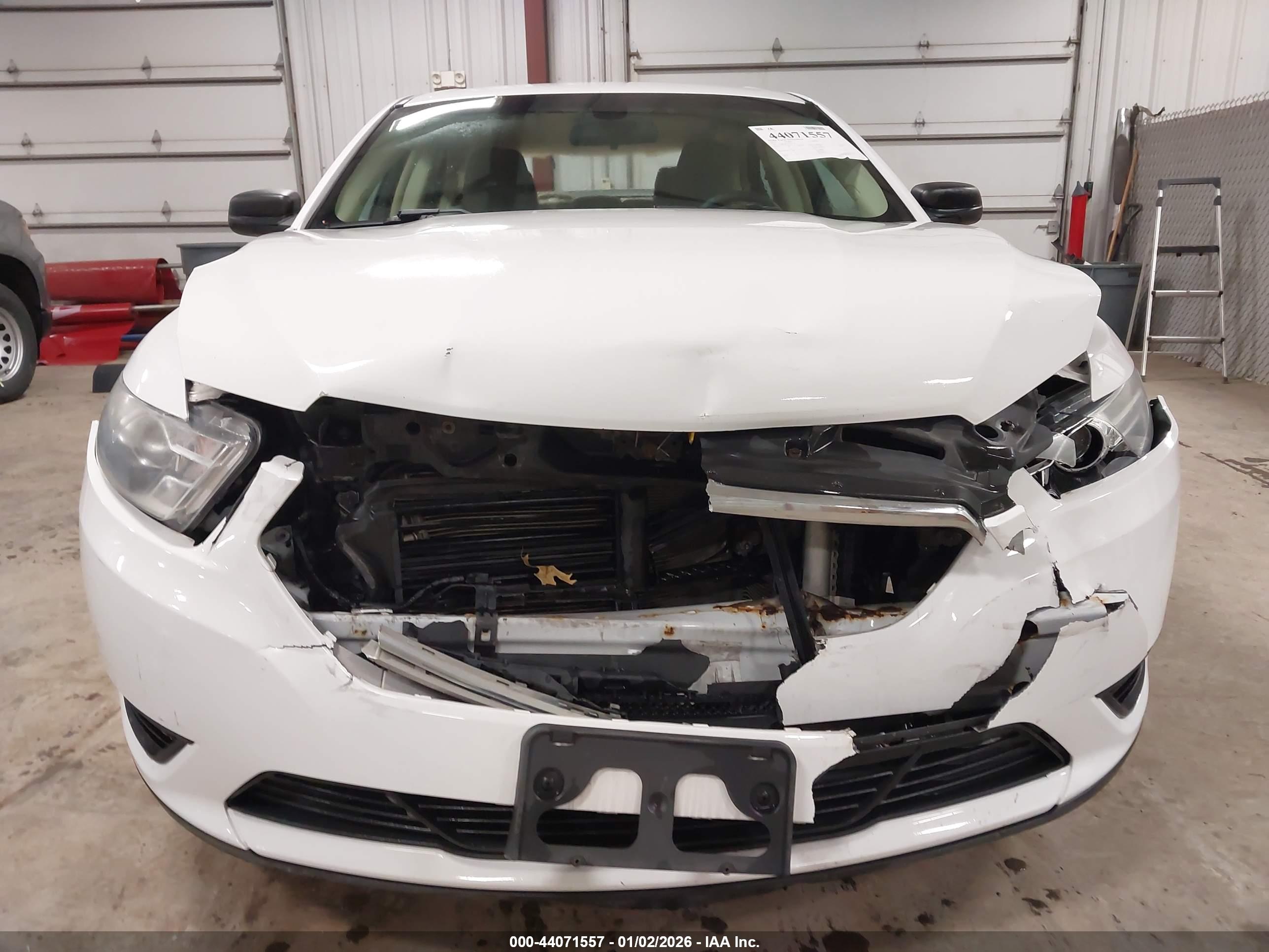 FORD TAURUS image 6