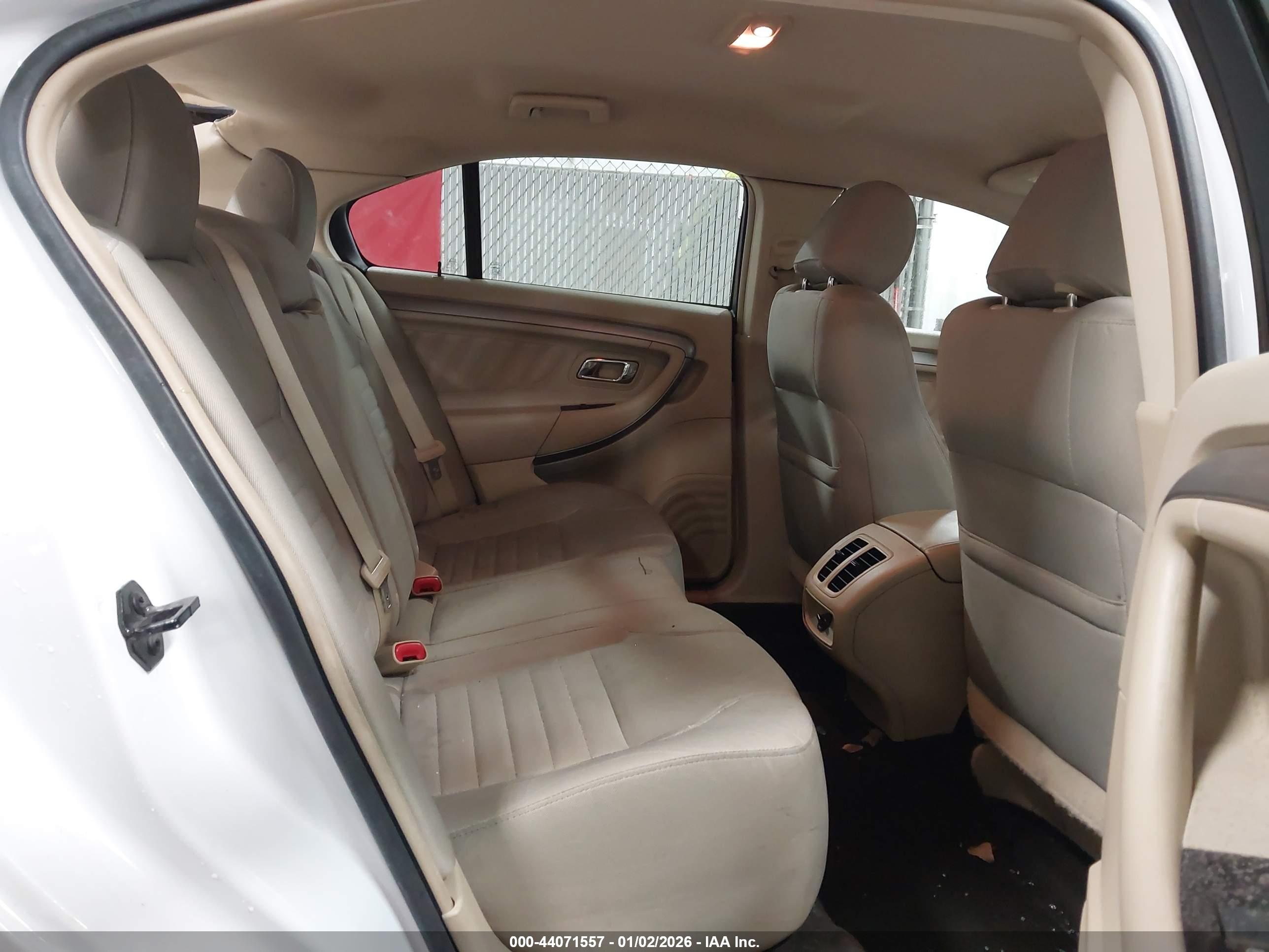 FORD TAURUS image 8