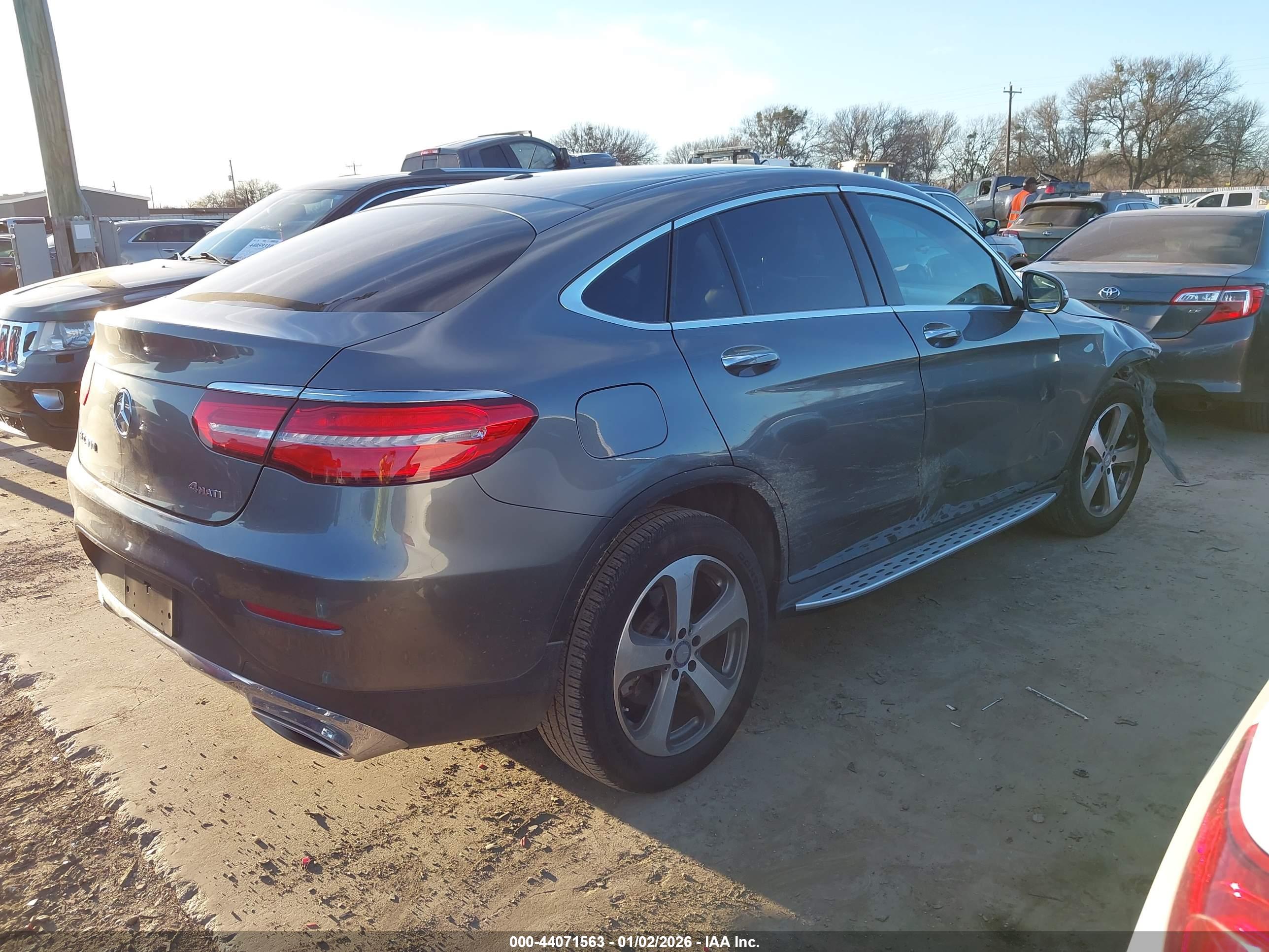 MERCEDES-BENZ GLC image 4