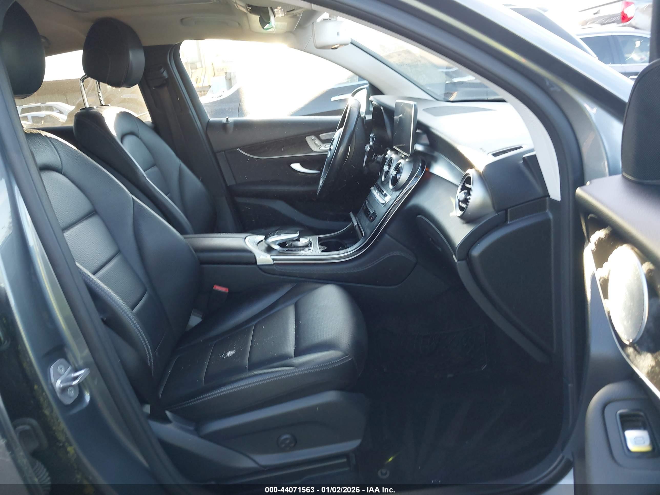MERCEDES-BENZ GLC image 5