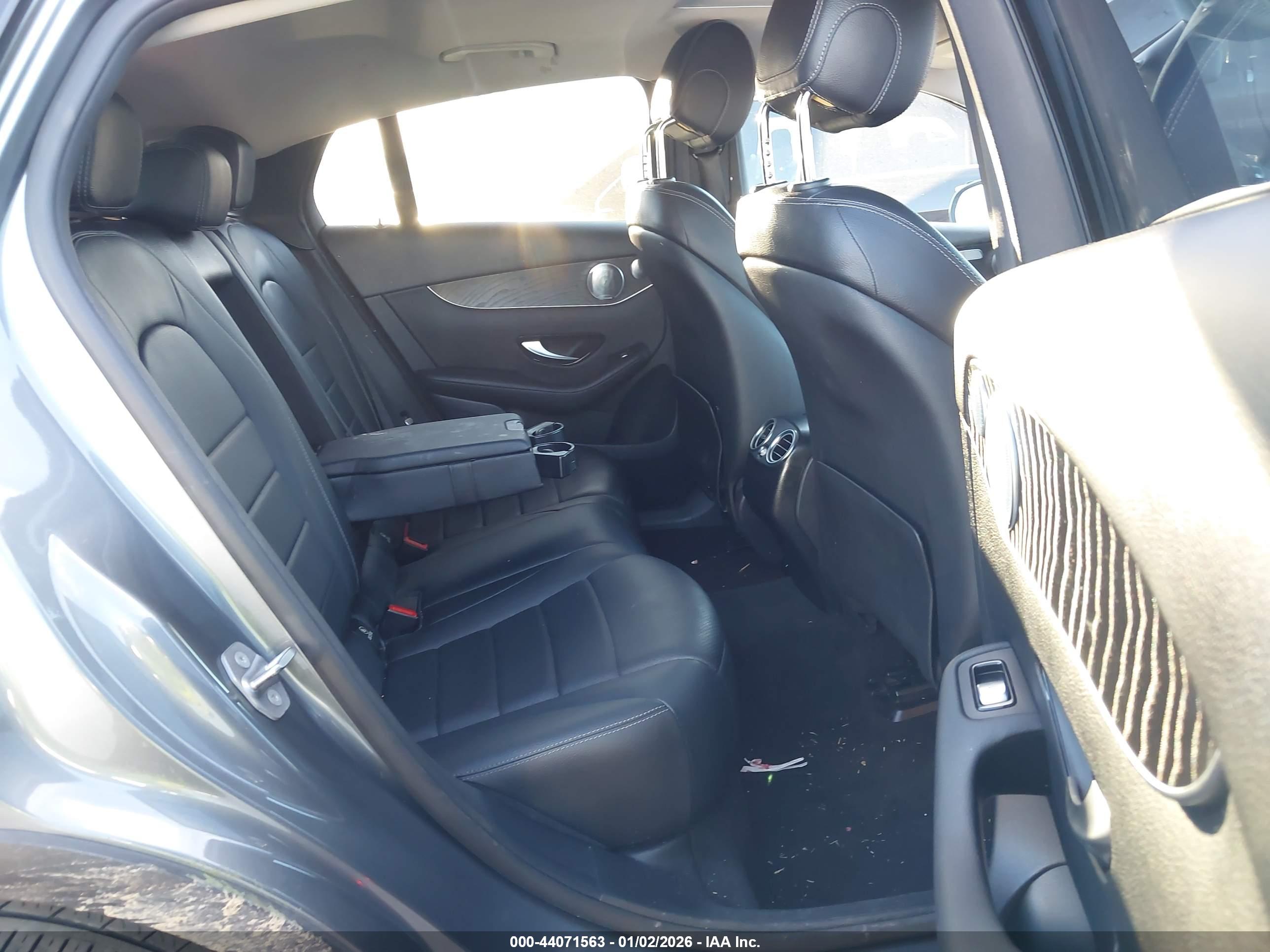 MERCEDES-BENZ GLC image 8