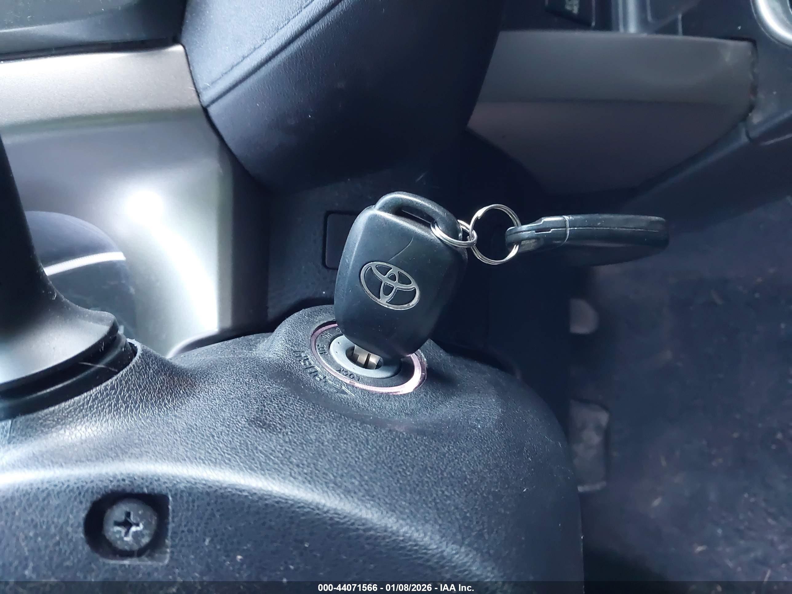 TOYOTA RAV4 image 11