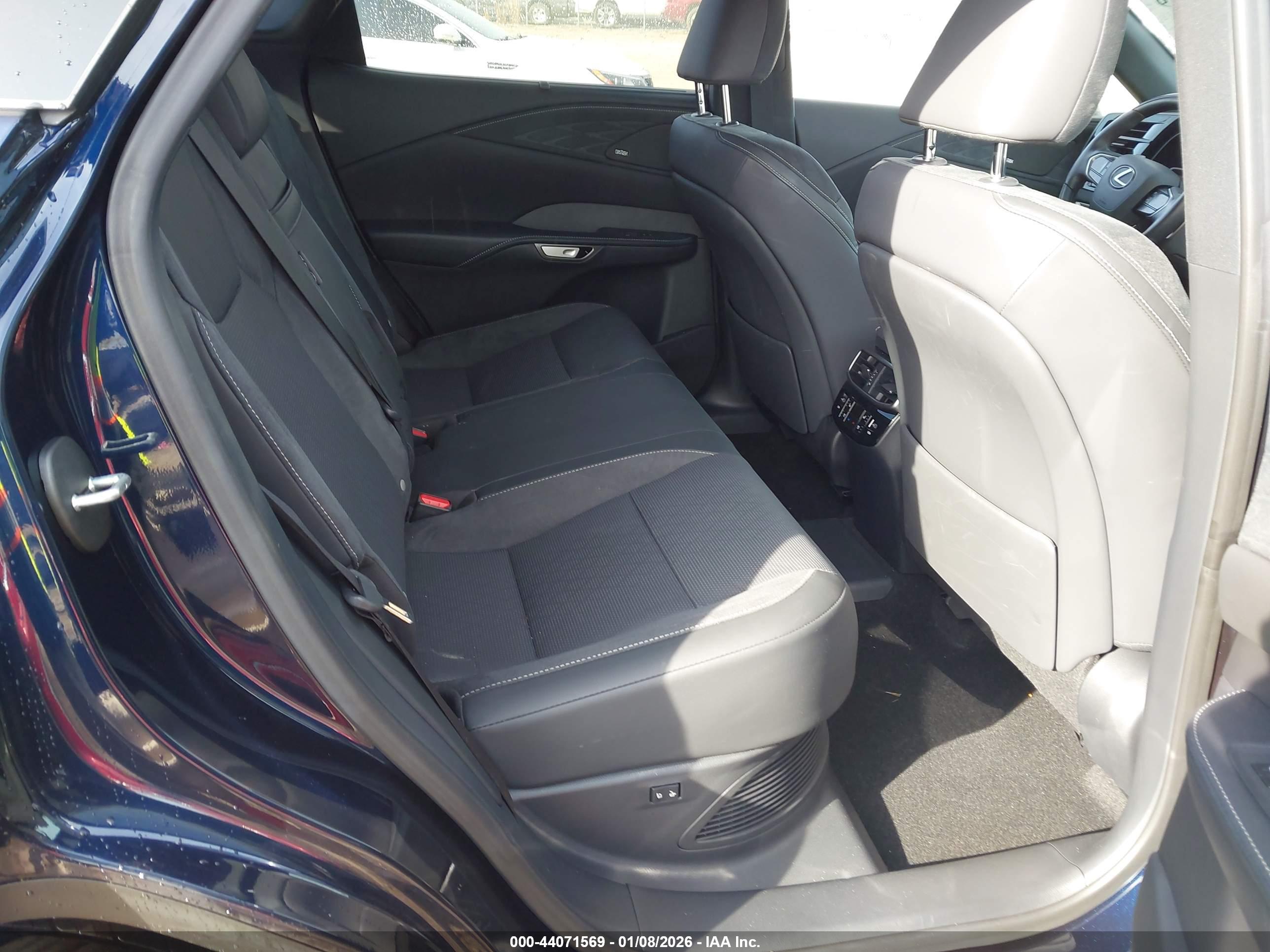 LEXUS RX image 8