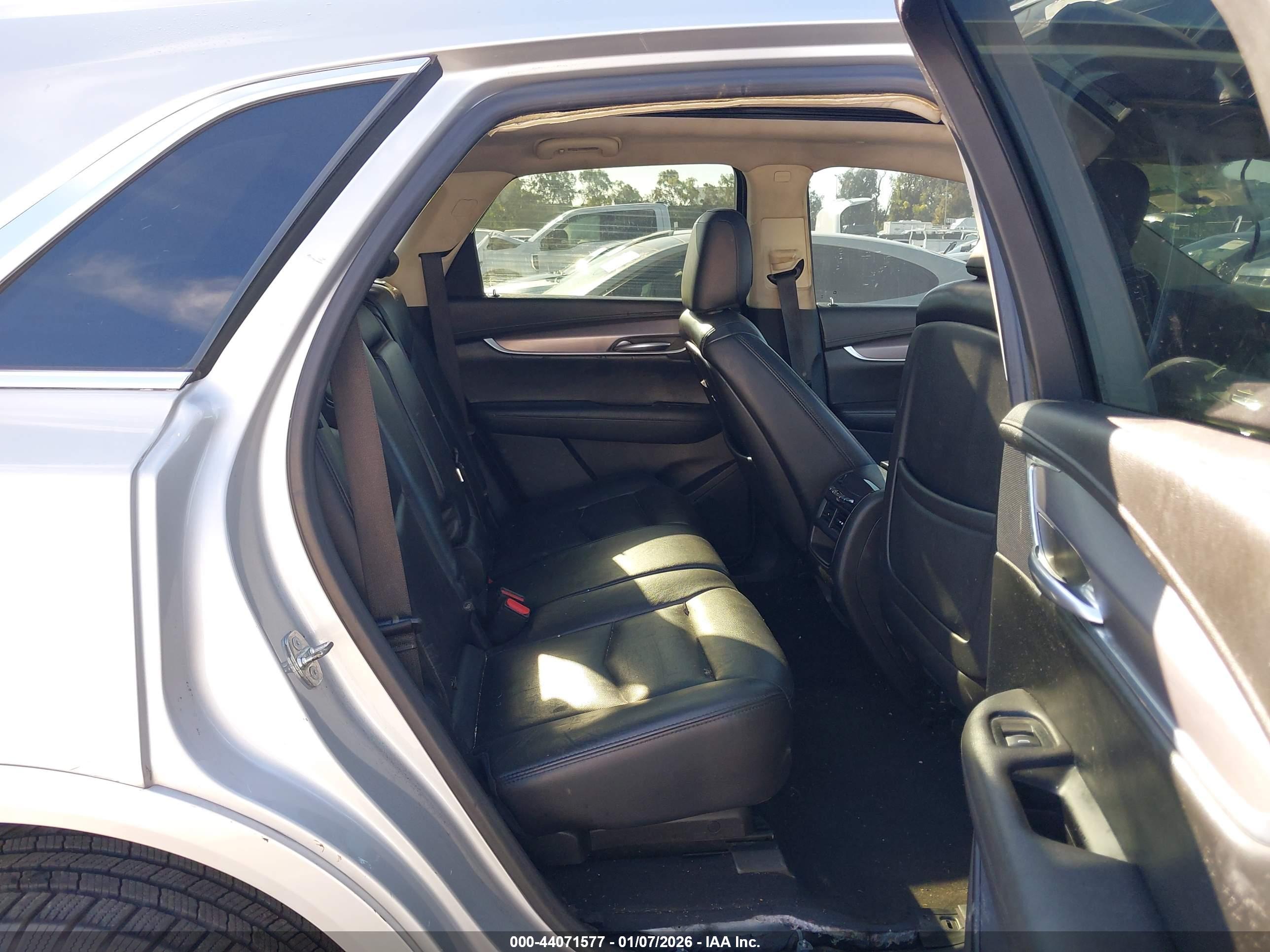 CADILLAC XT5 image 8