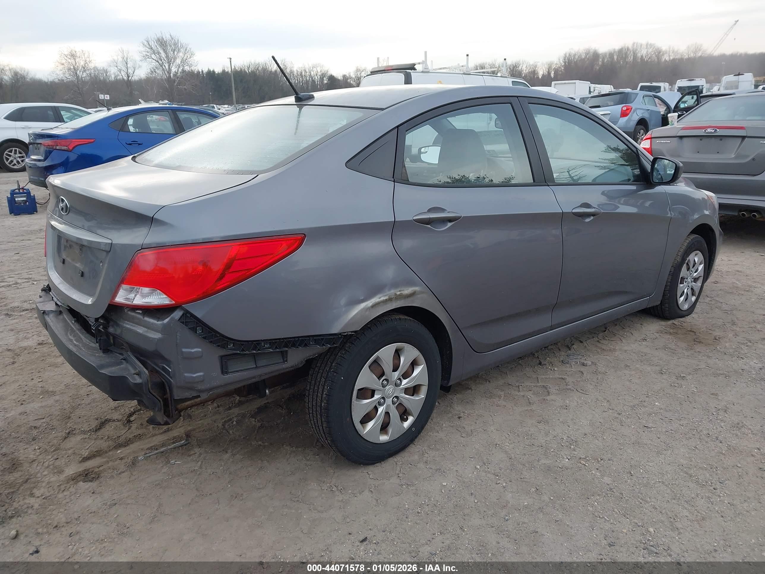 HYUNDAI ACCENT image 4