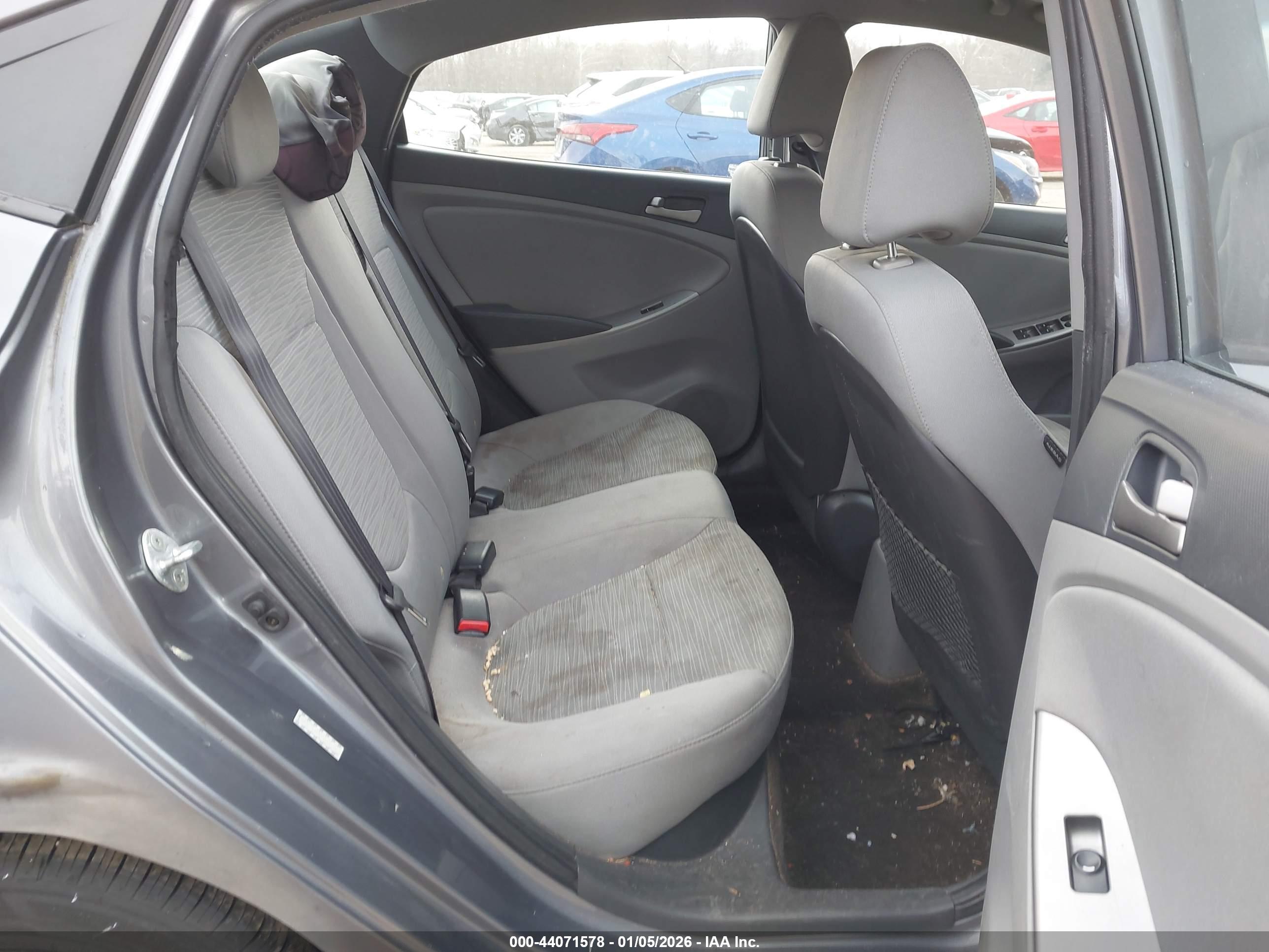 HYUNDAI ACCENT image 8