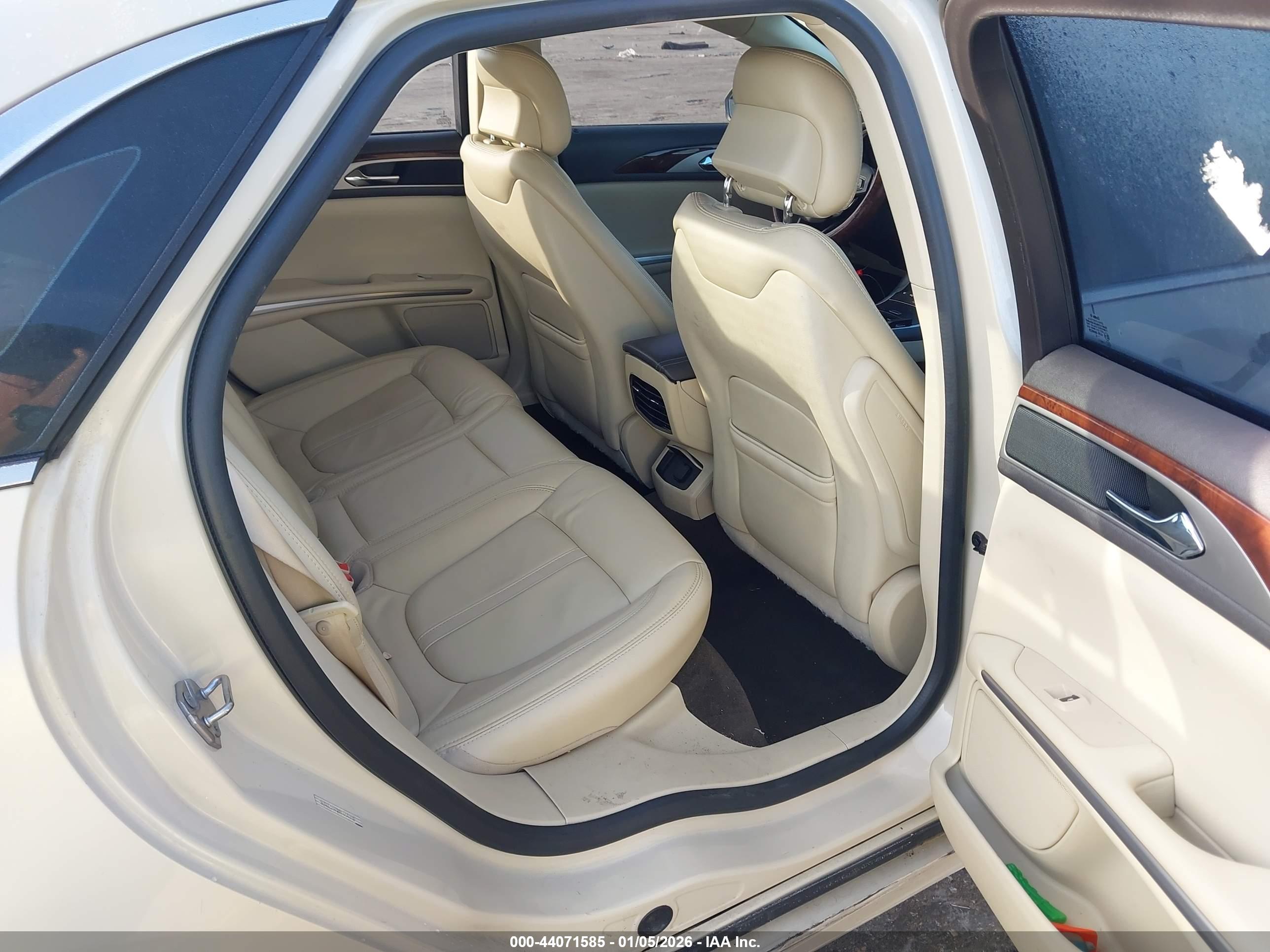 LINCOLN MKZ image 8