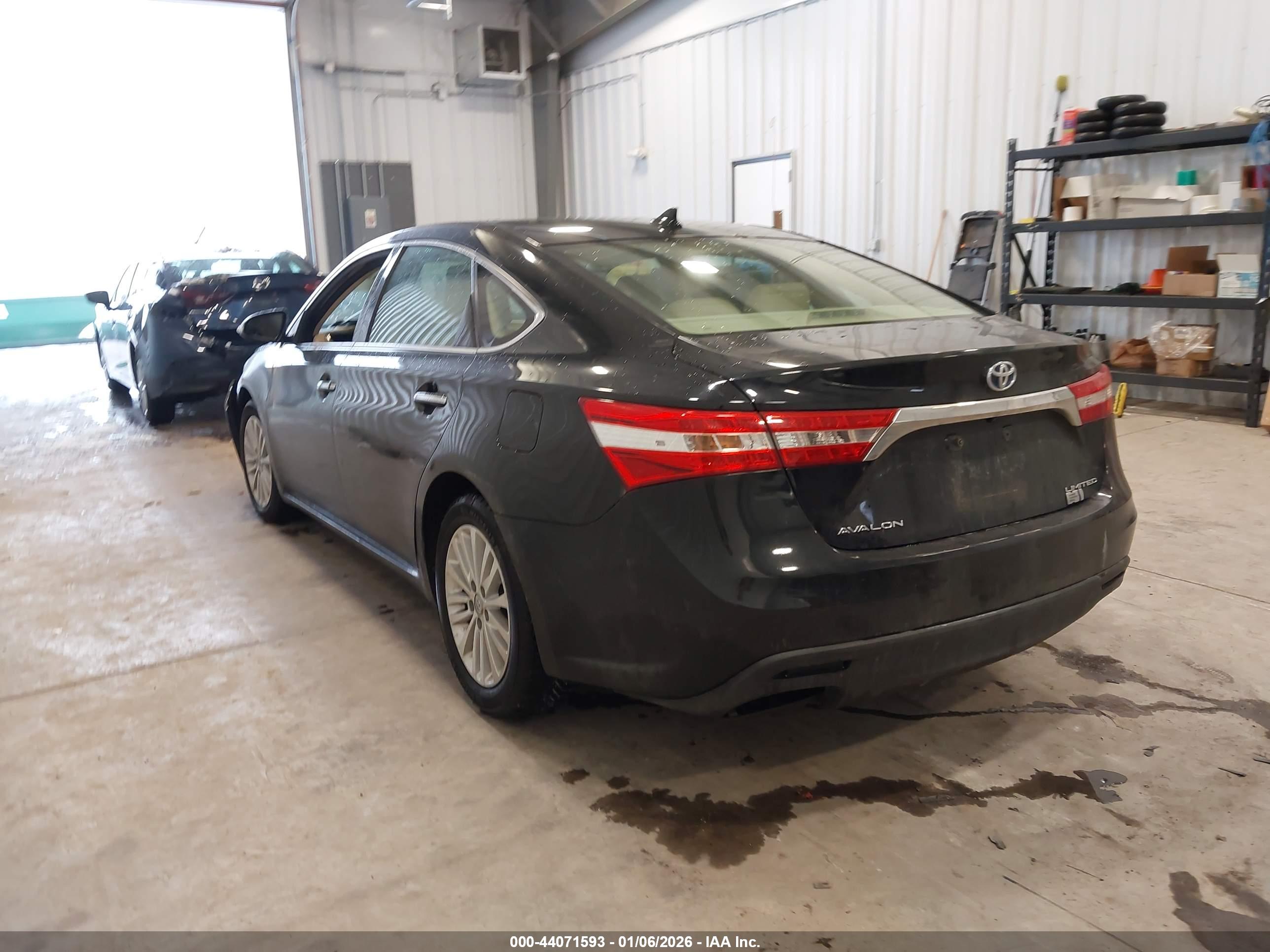 TOYOTA AVALON image 3
