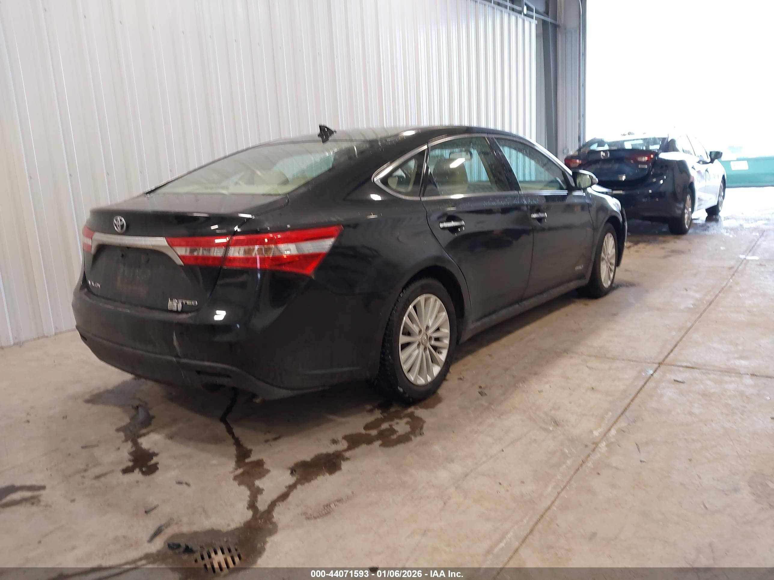 TOYOTA AVALON image 4