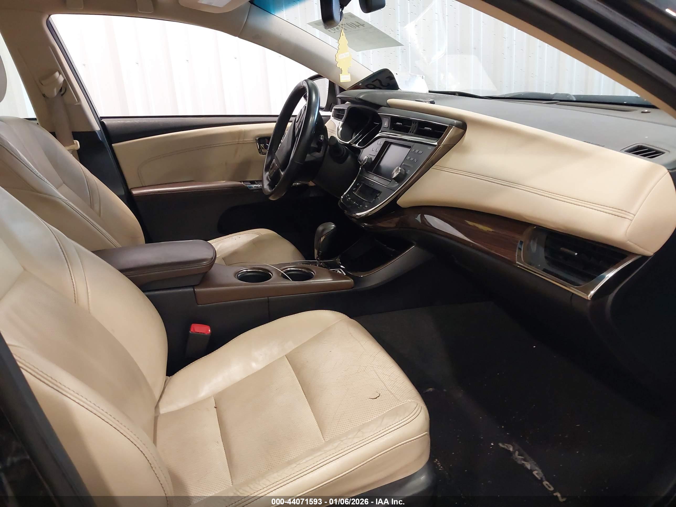 TOYOTA AVALON image 5