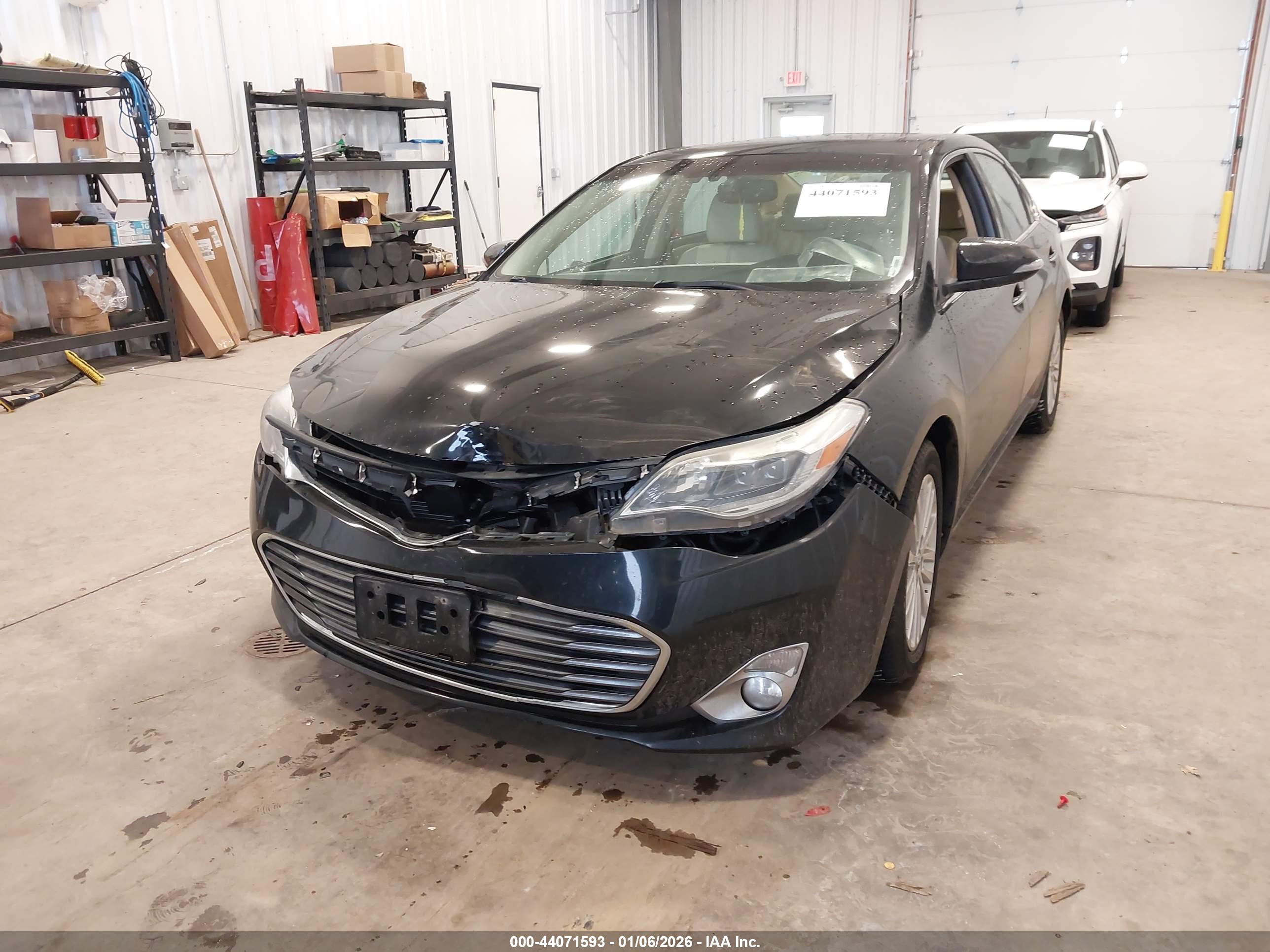 TOYOTA AVALON image 6