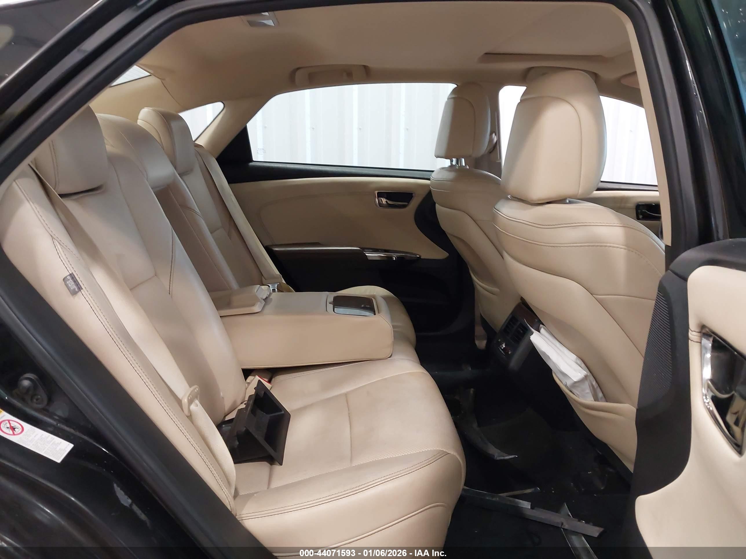 TOYOTA AVALON image 8