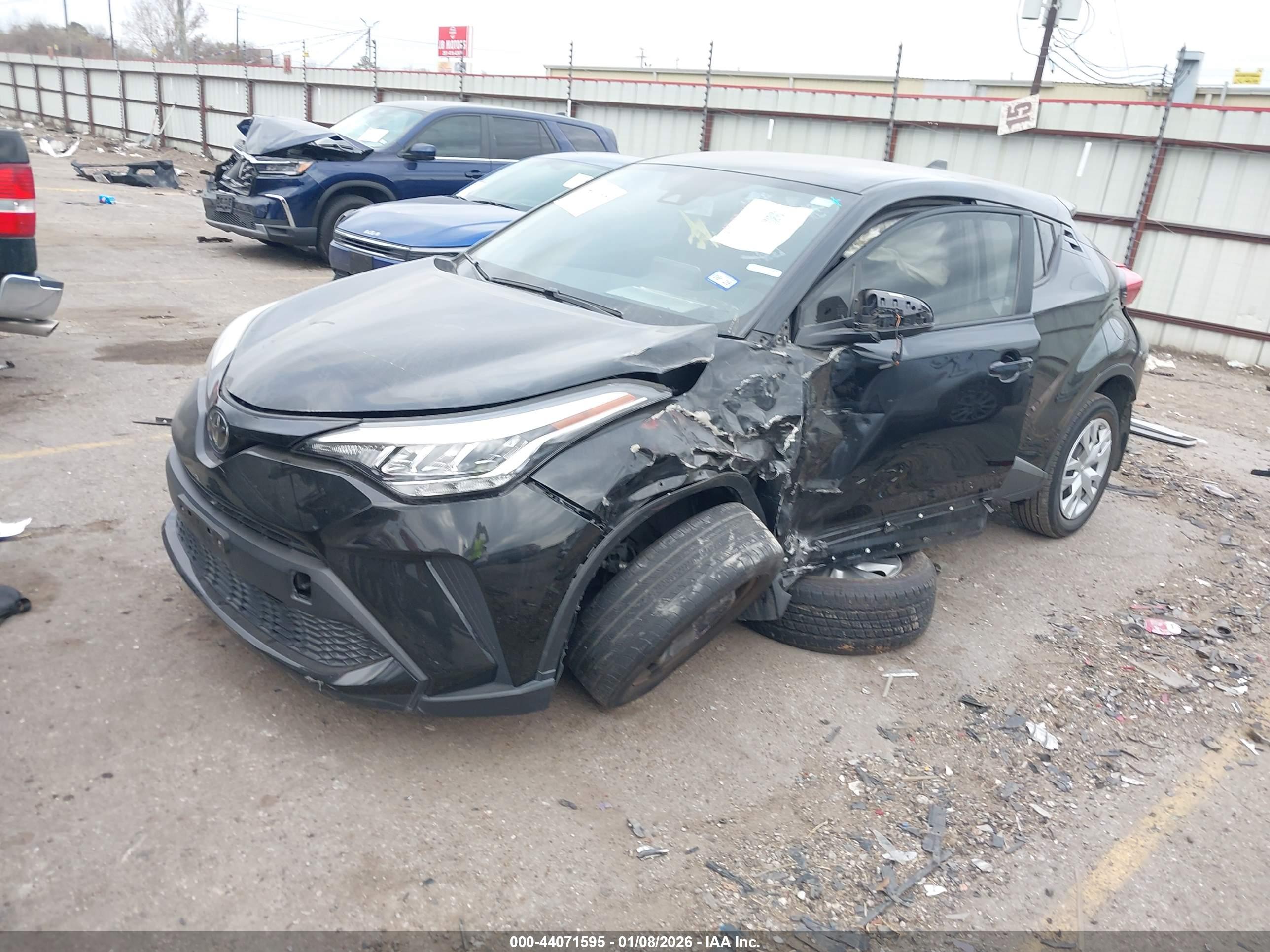 TOYOTA C-HR image 2