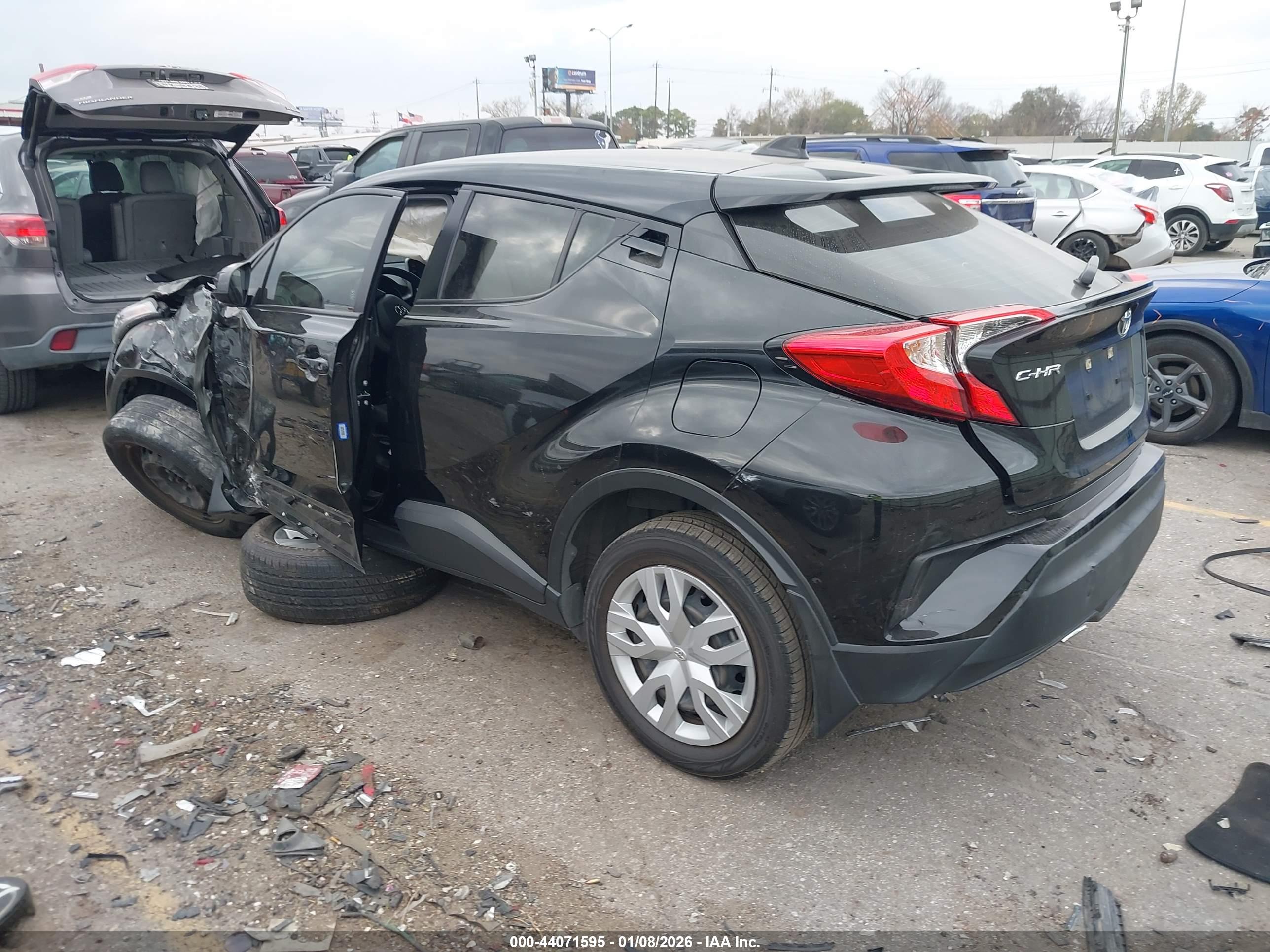 TOYOTA C-HR image 3