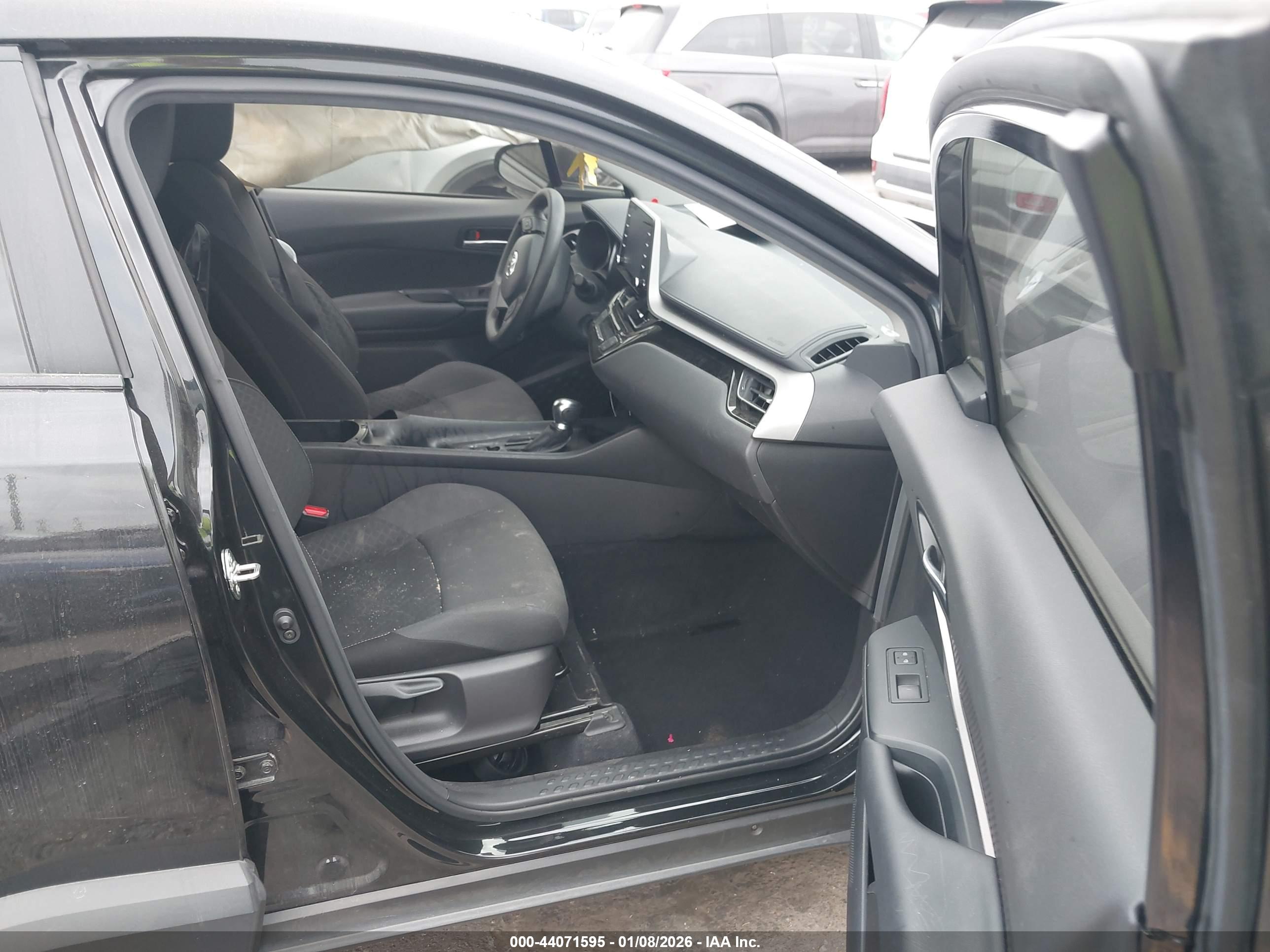 TOYOTA C-HR image 5
