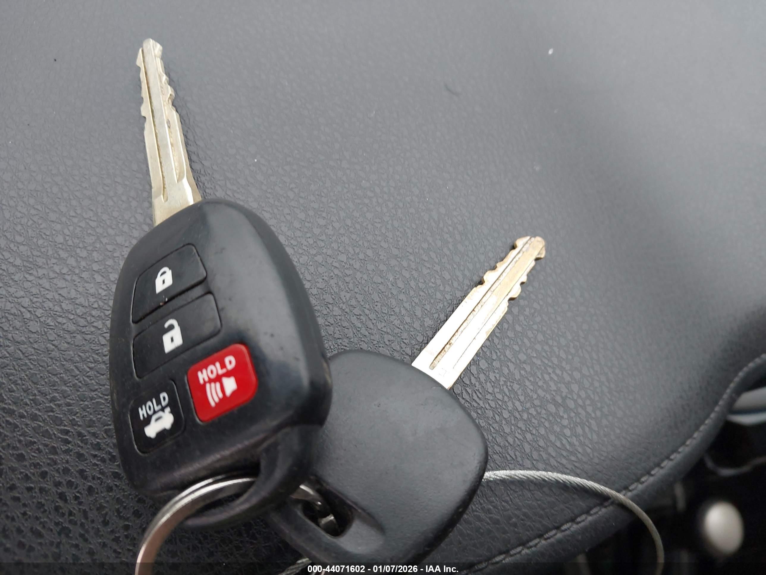 TOYOTA COROLLA image 11
