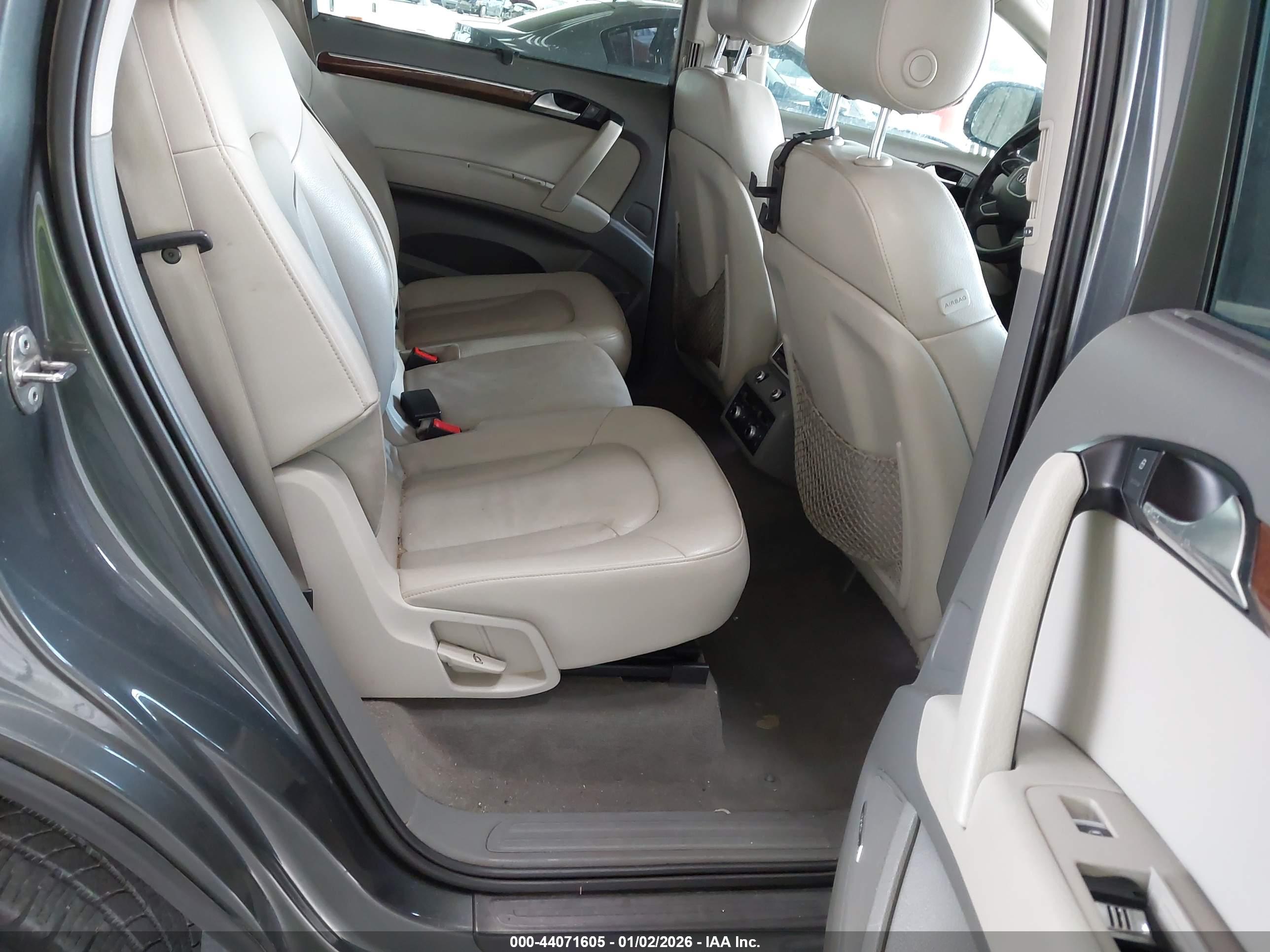 AUDI Q7 image 8