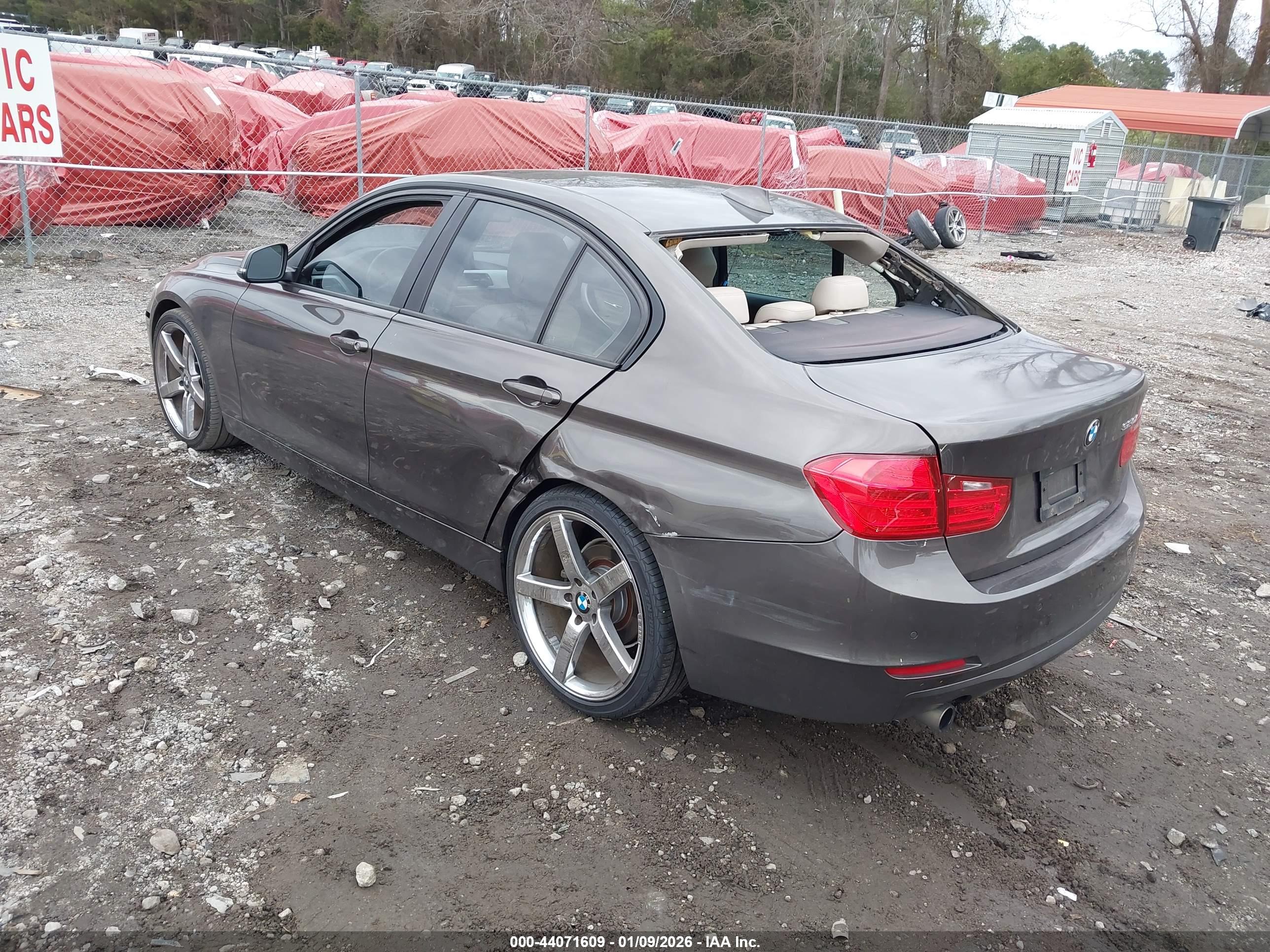 BMW 320I image 3