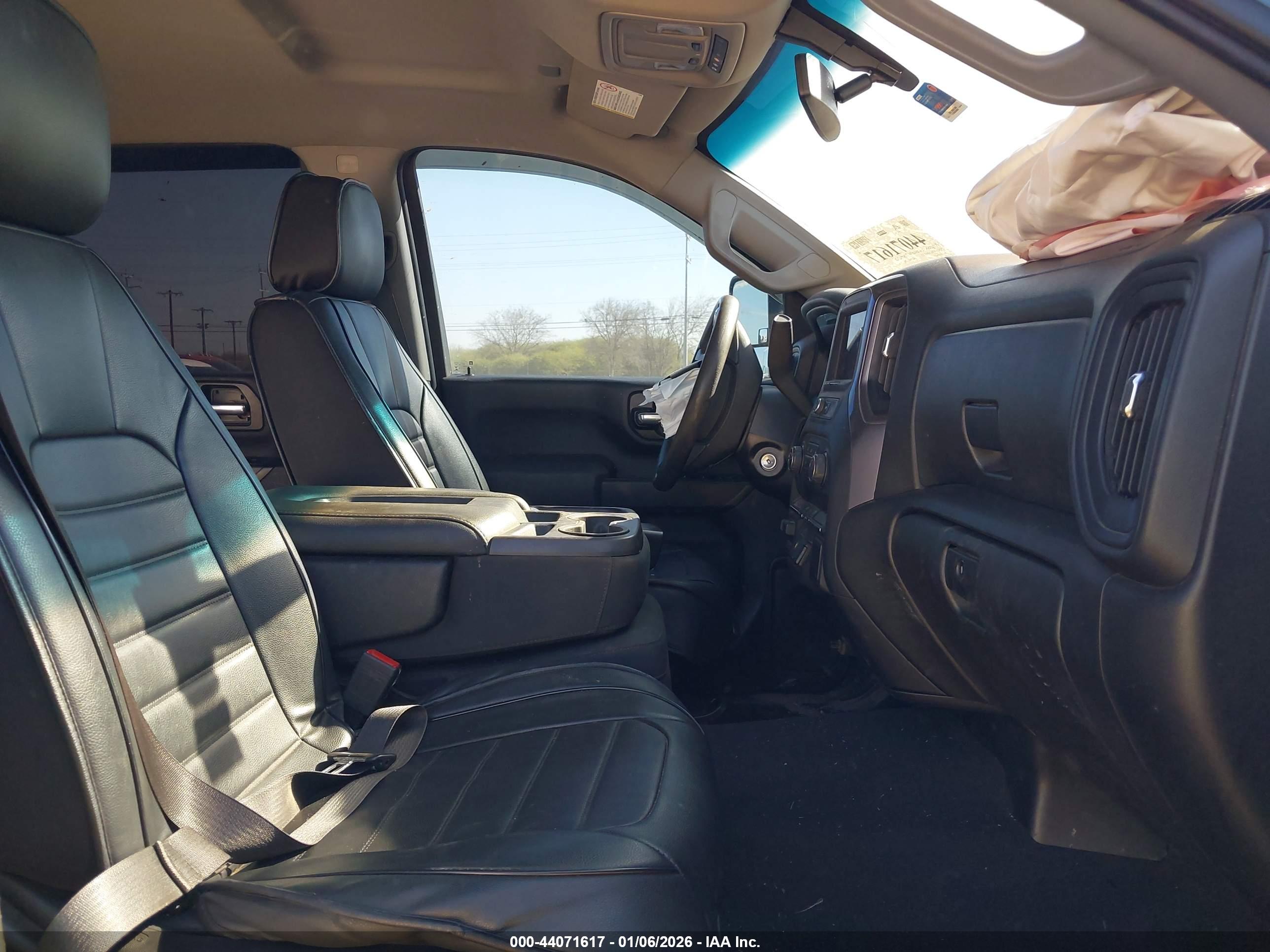 CHEVROLET SILVERADO image 5