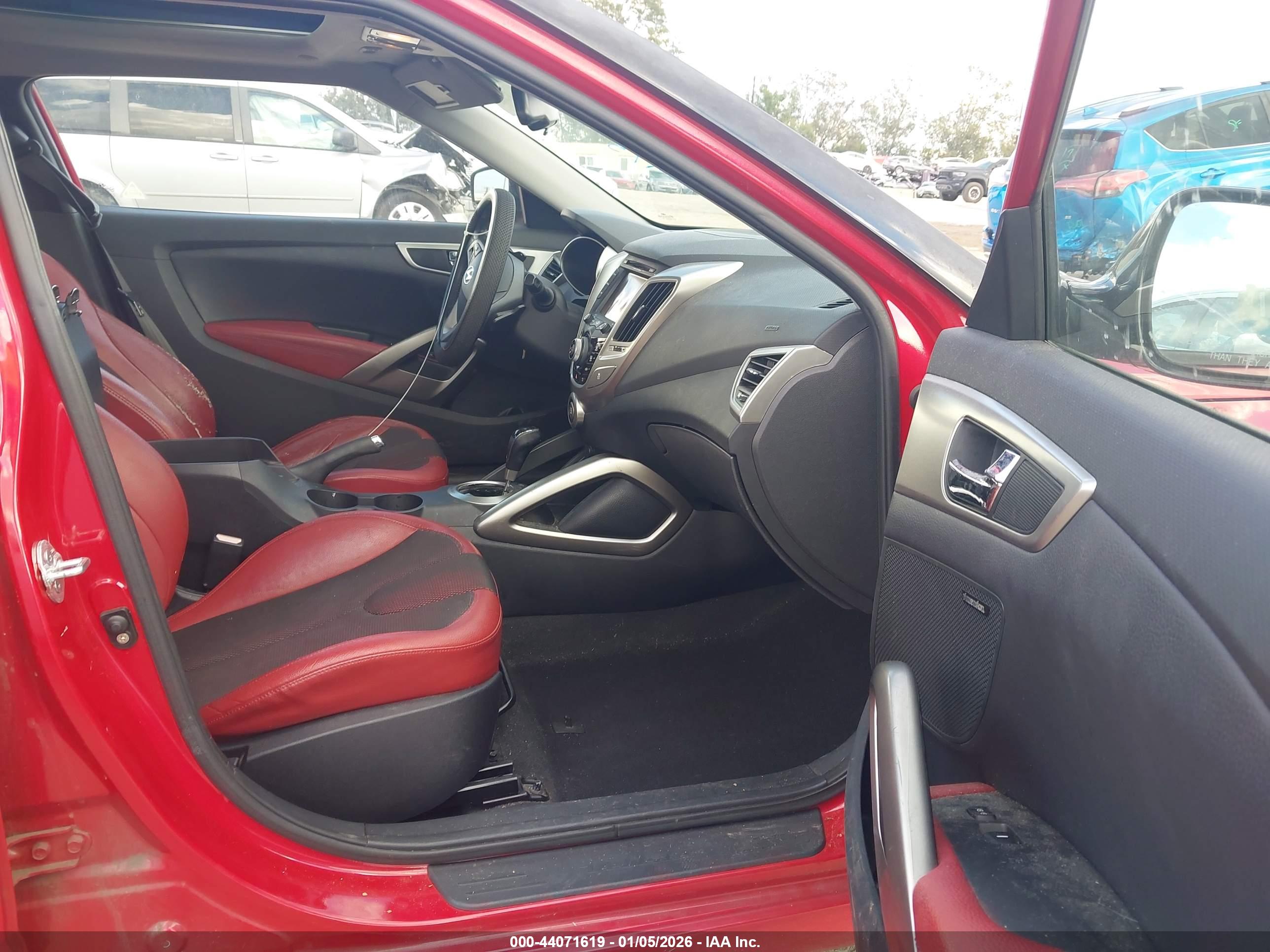 HYUNDAI VELOSTER image 5
