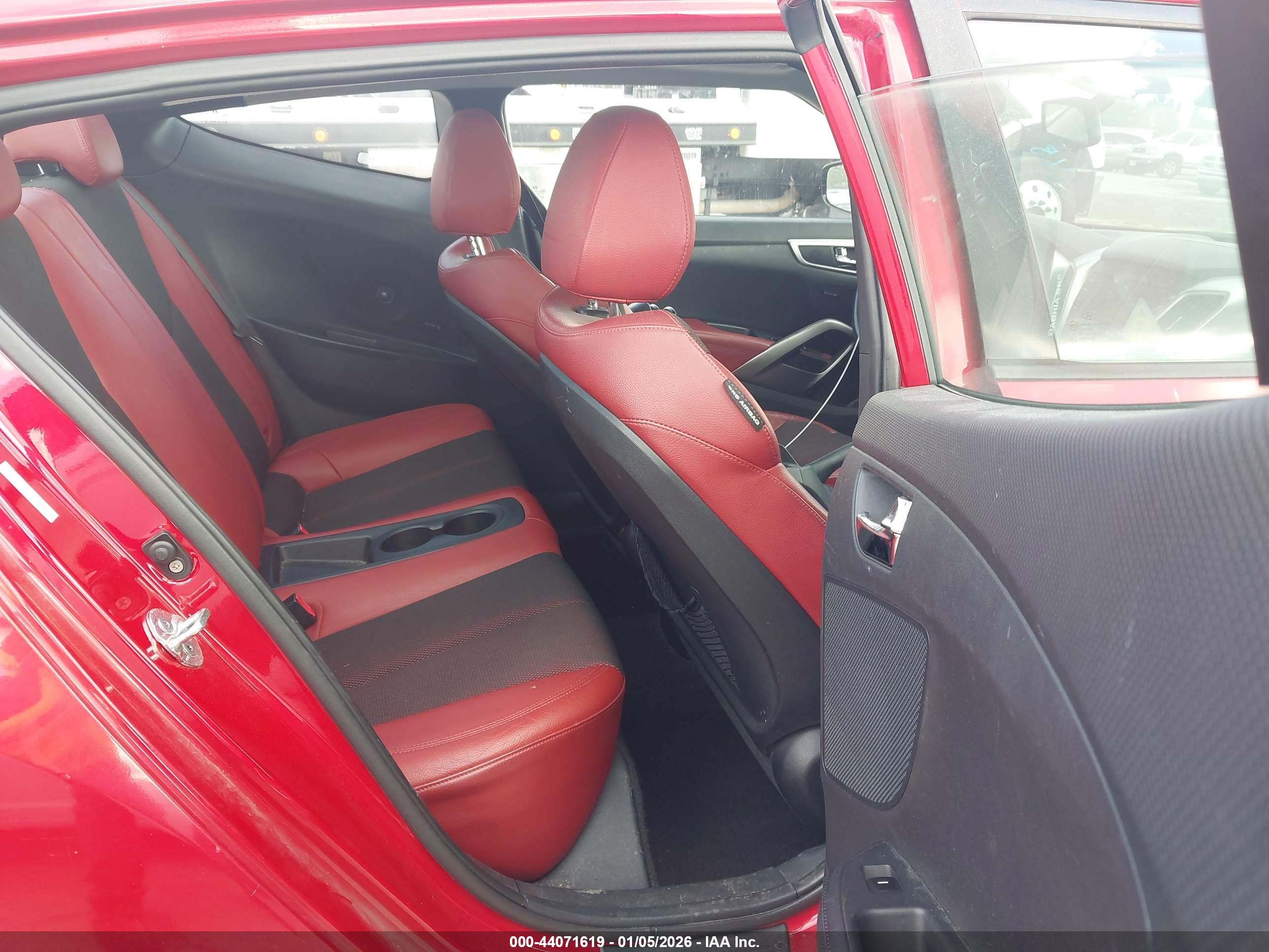 HYUNDAI VELOSTER image 8
