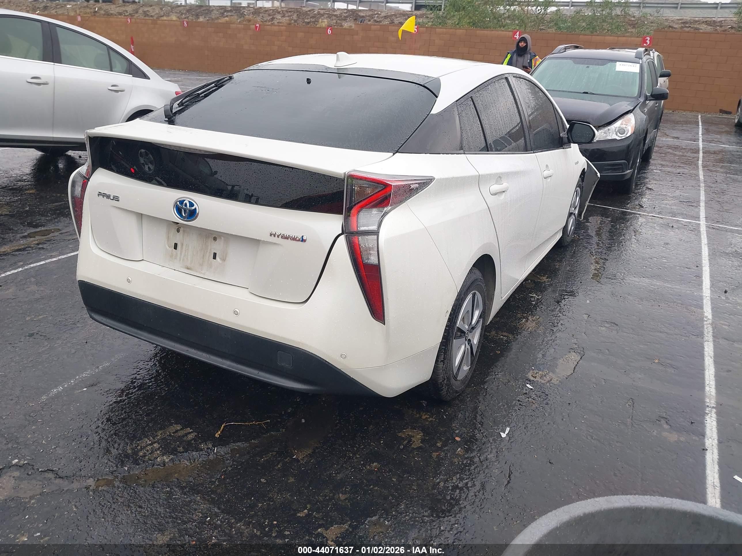 TOYOTA PRIUS image 4