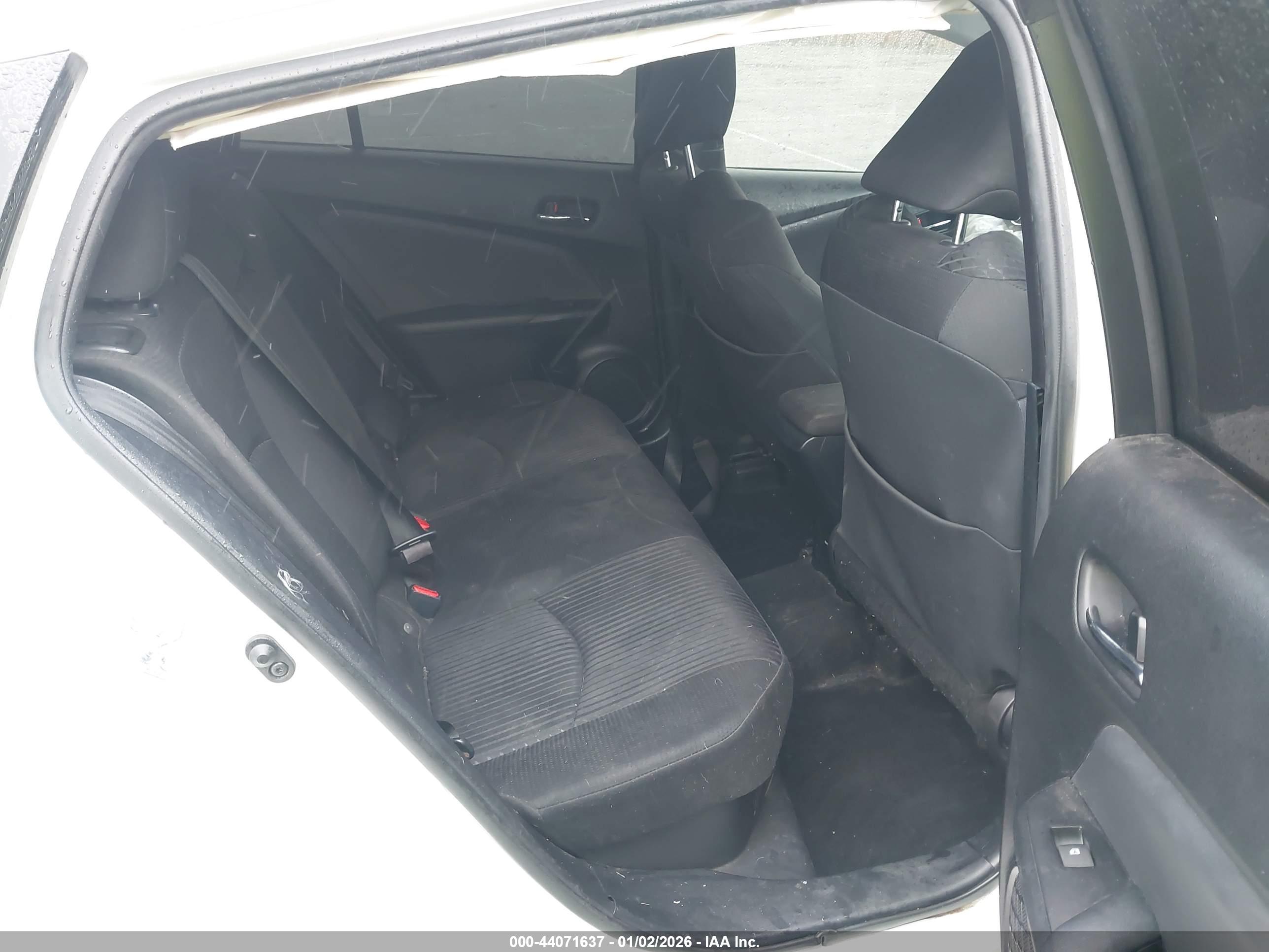 TOYOTA PRIUS image 8