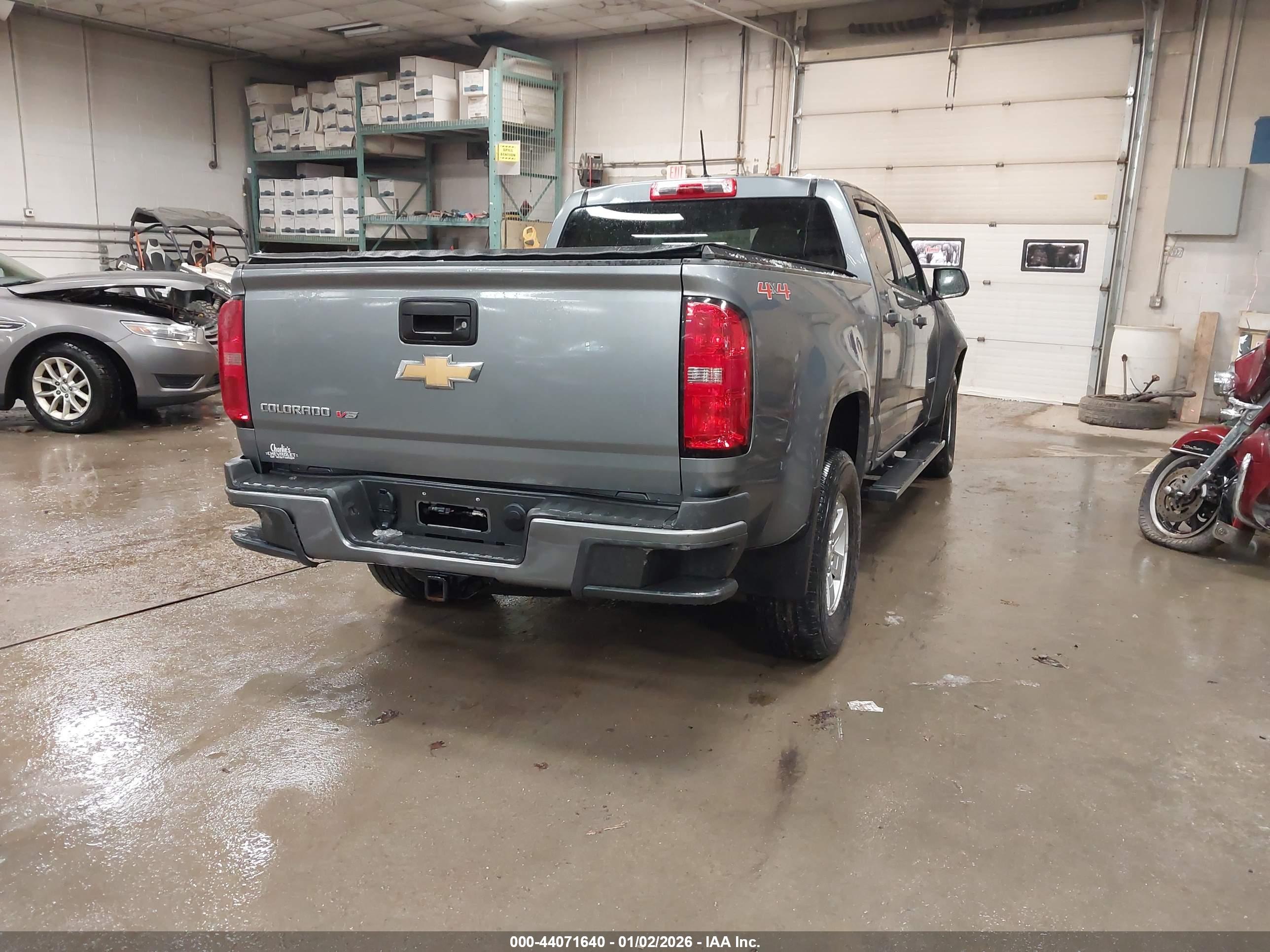 CHEVROLET COLORADO image 4