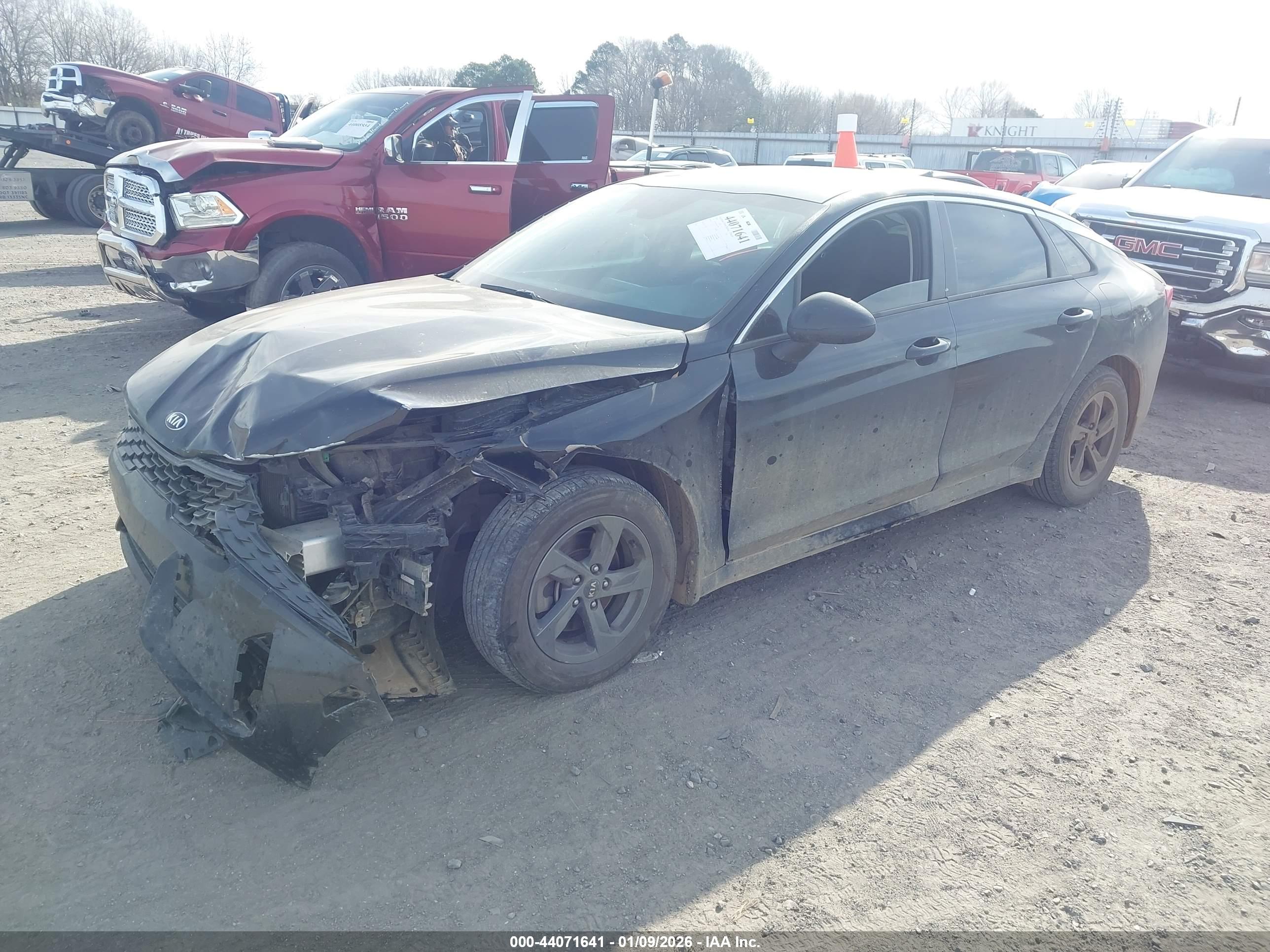 KIA K5 image 2