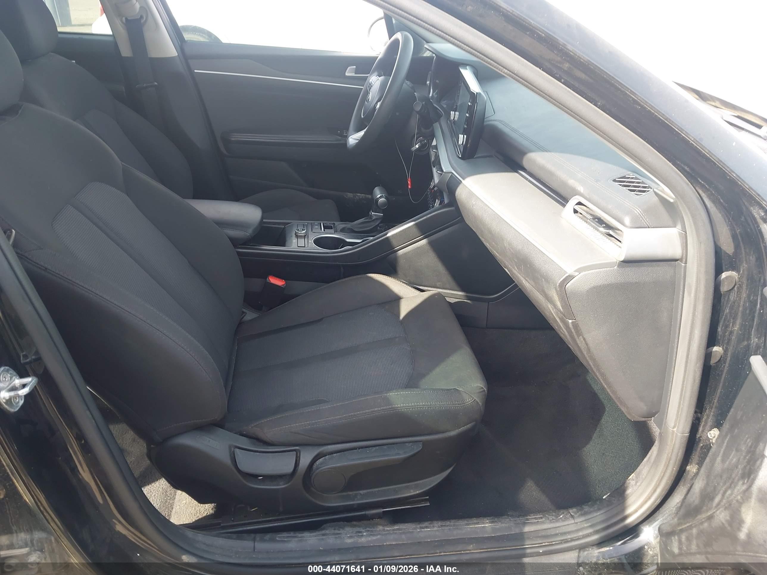 KIA K5 image 5