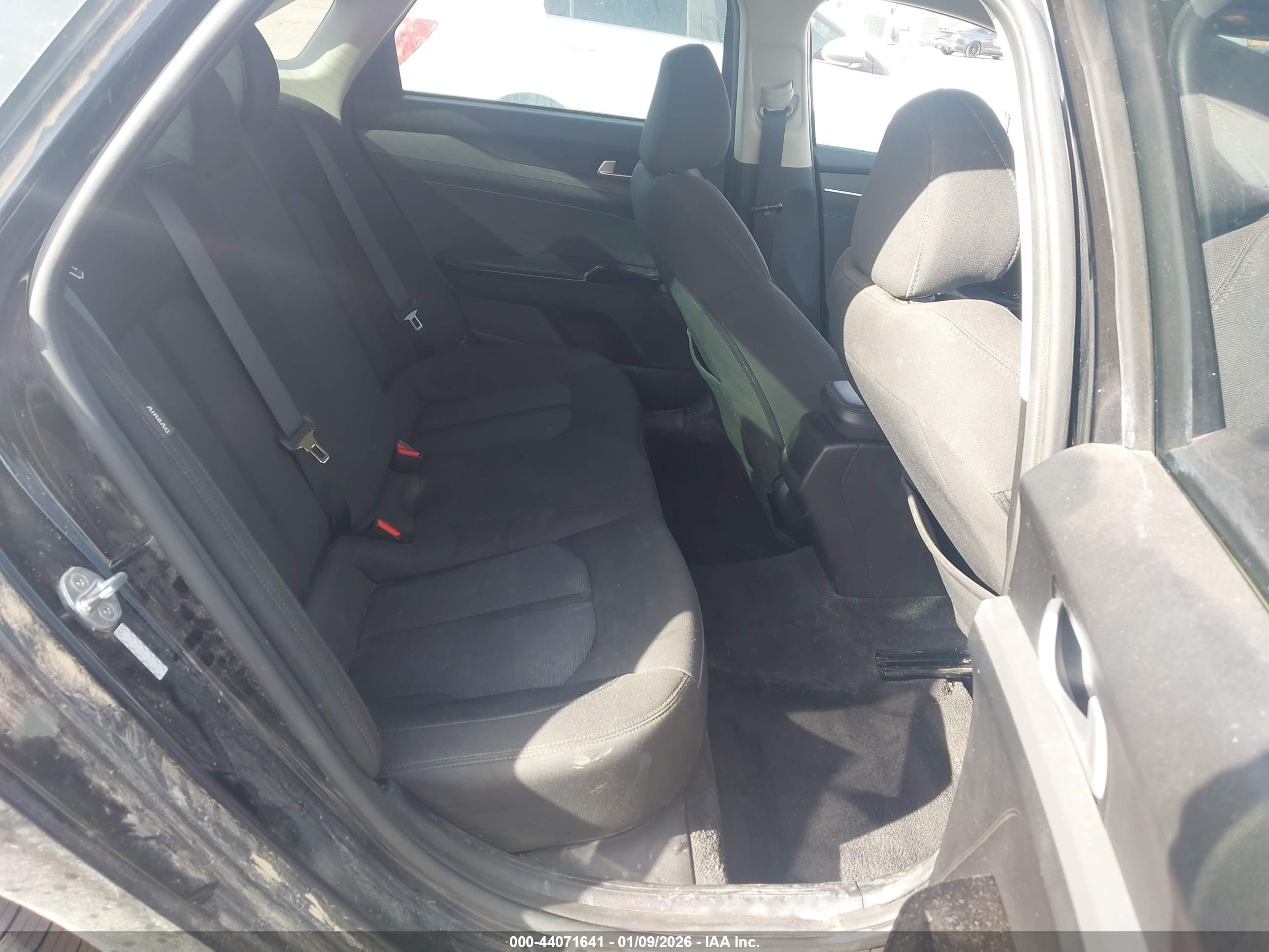 KIA K5 image 8