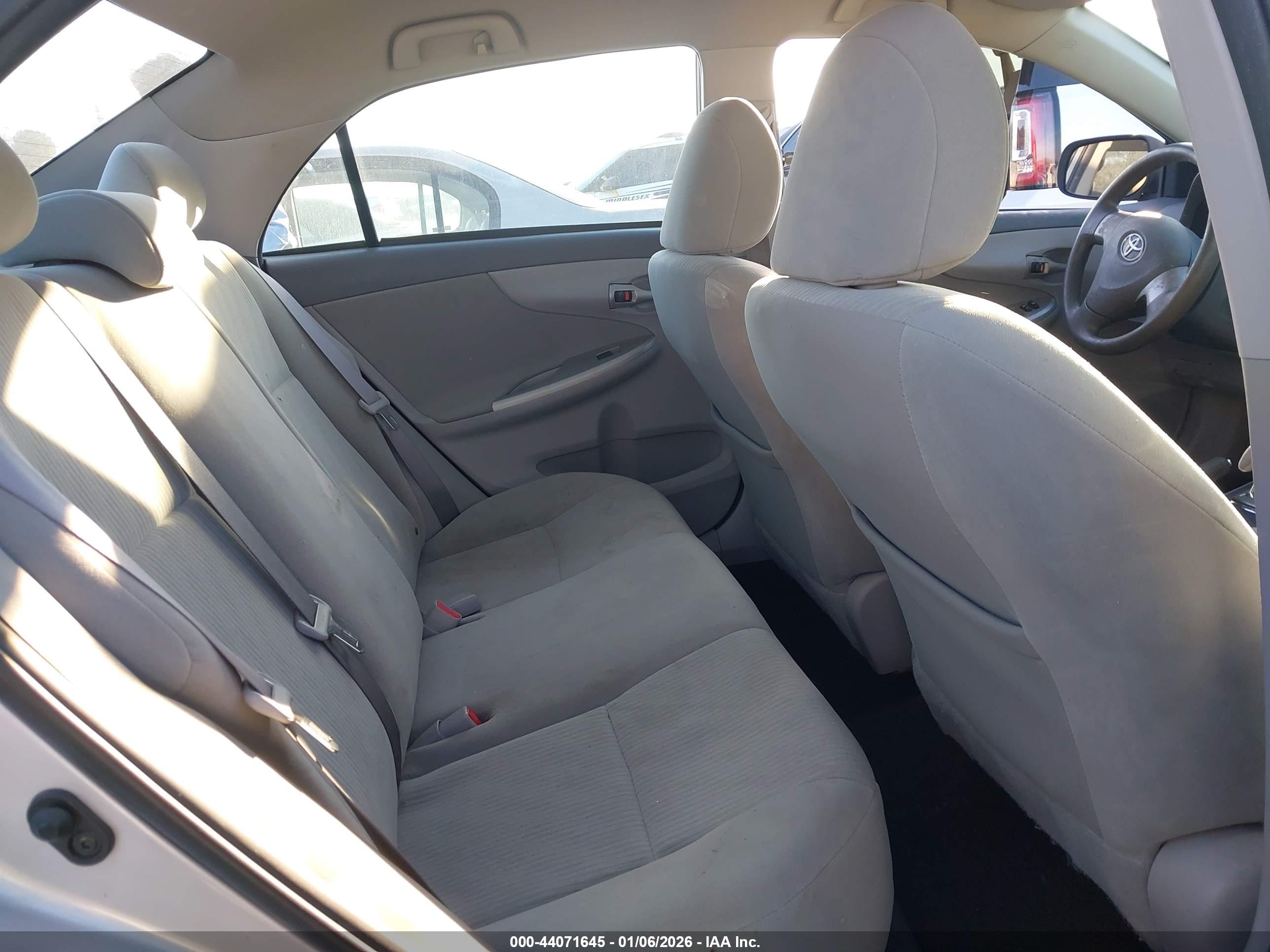 TOYOTA COROLLA image 8